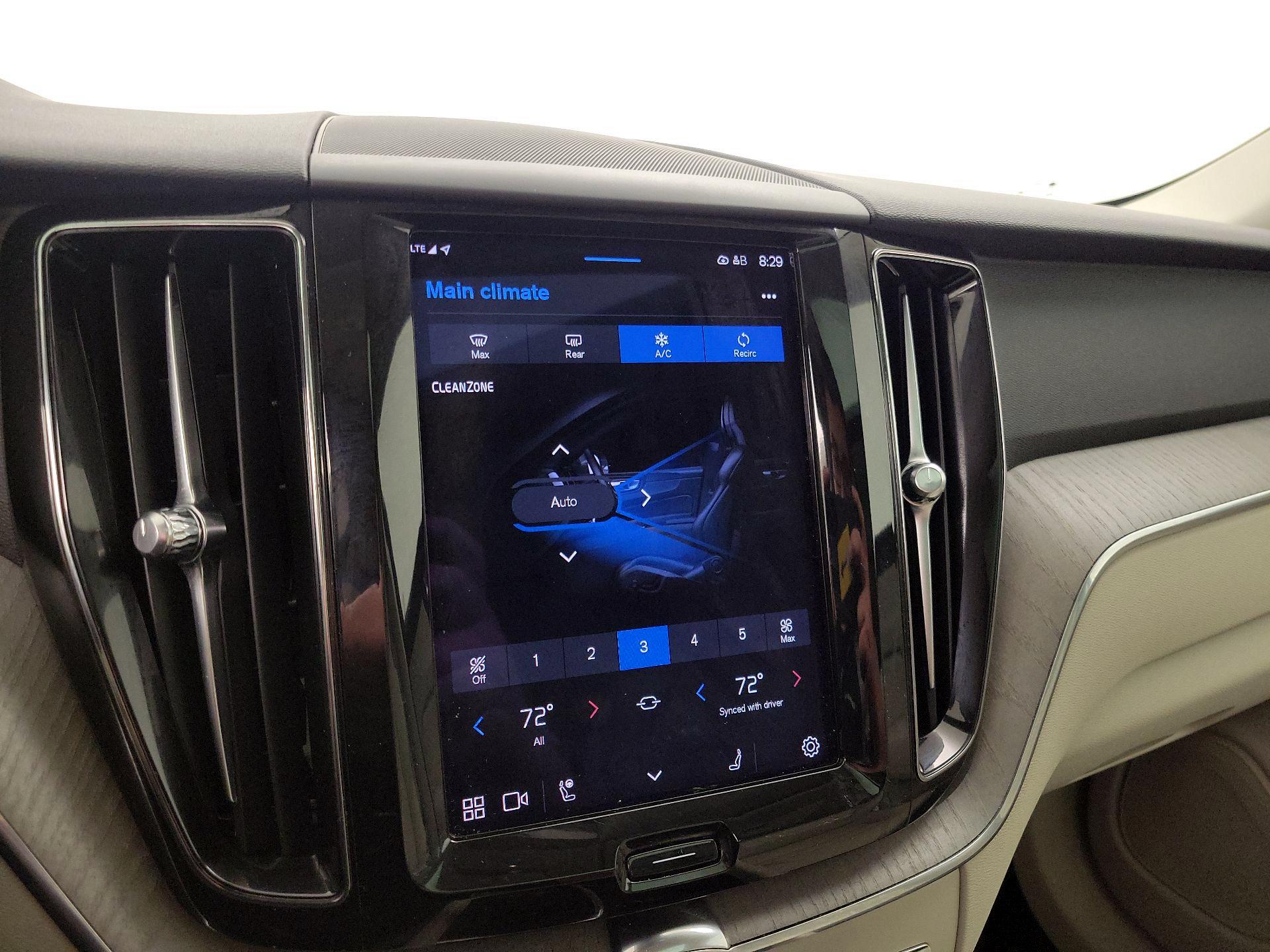 Thumbnail: 2023 Volvo XC60 - 17