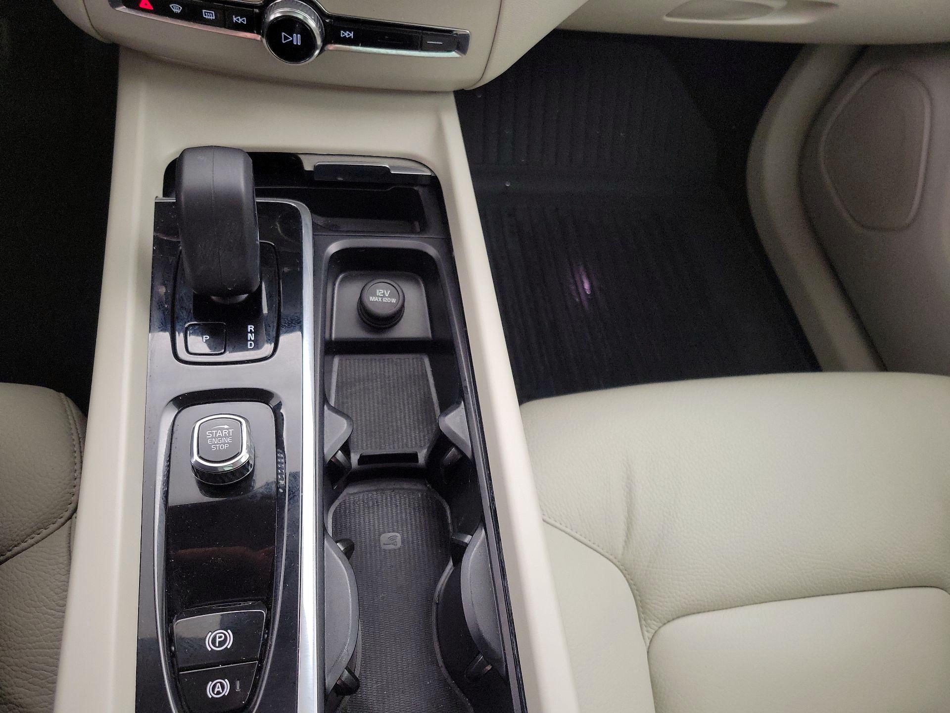 Thumbnail: 2023 Volvo XC60 - 18