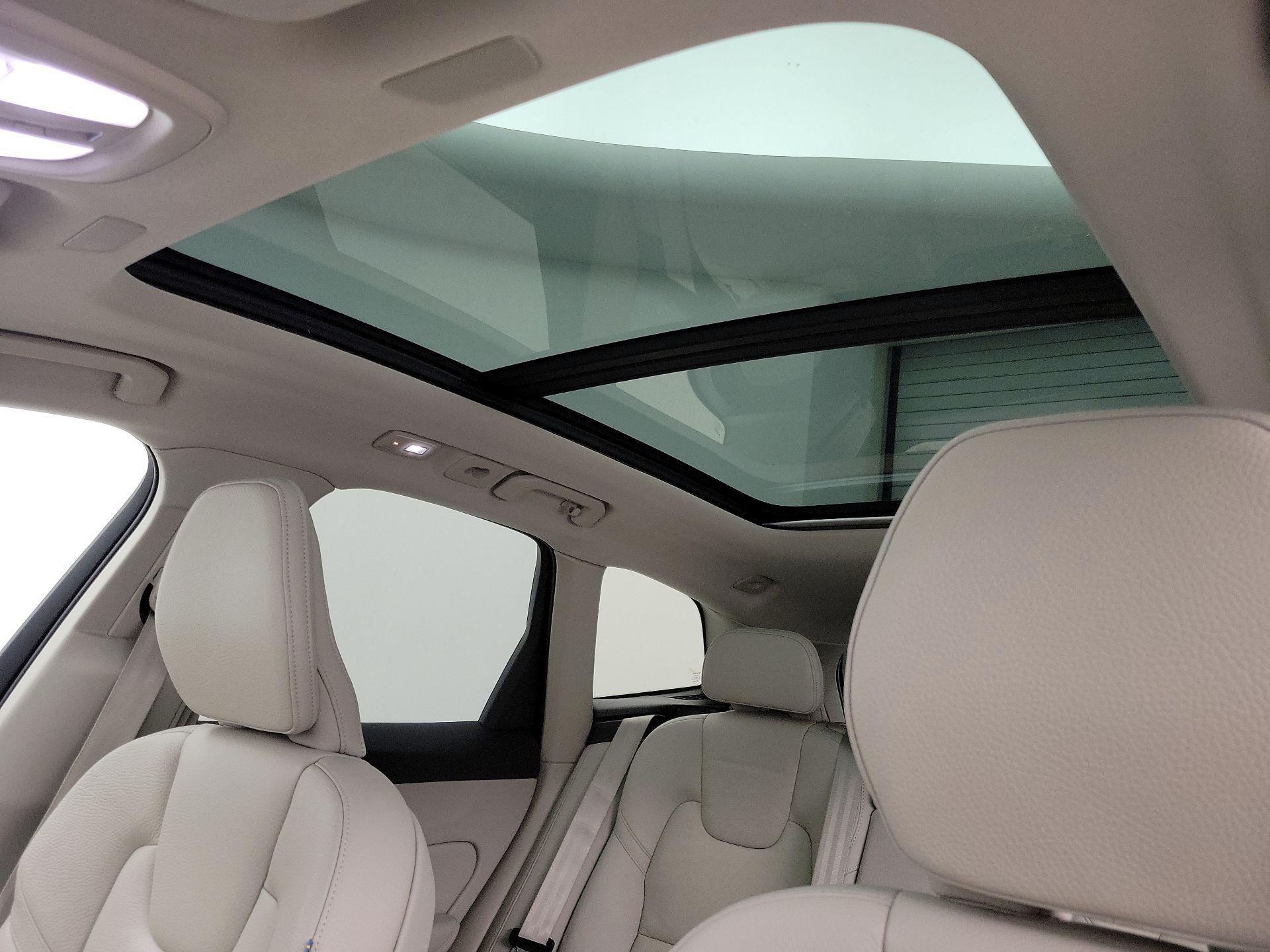 Thumbnail: 2023 Volvo XC60 - 20