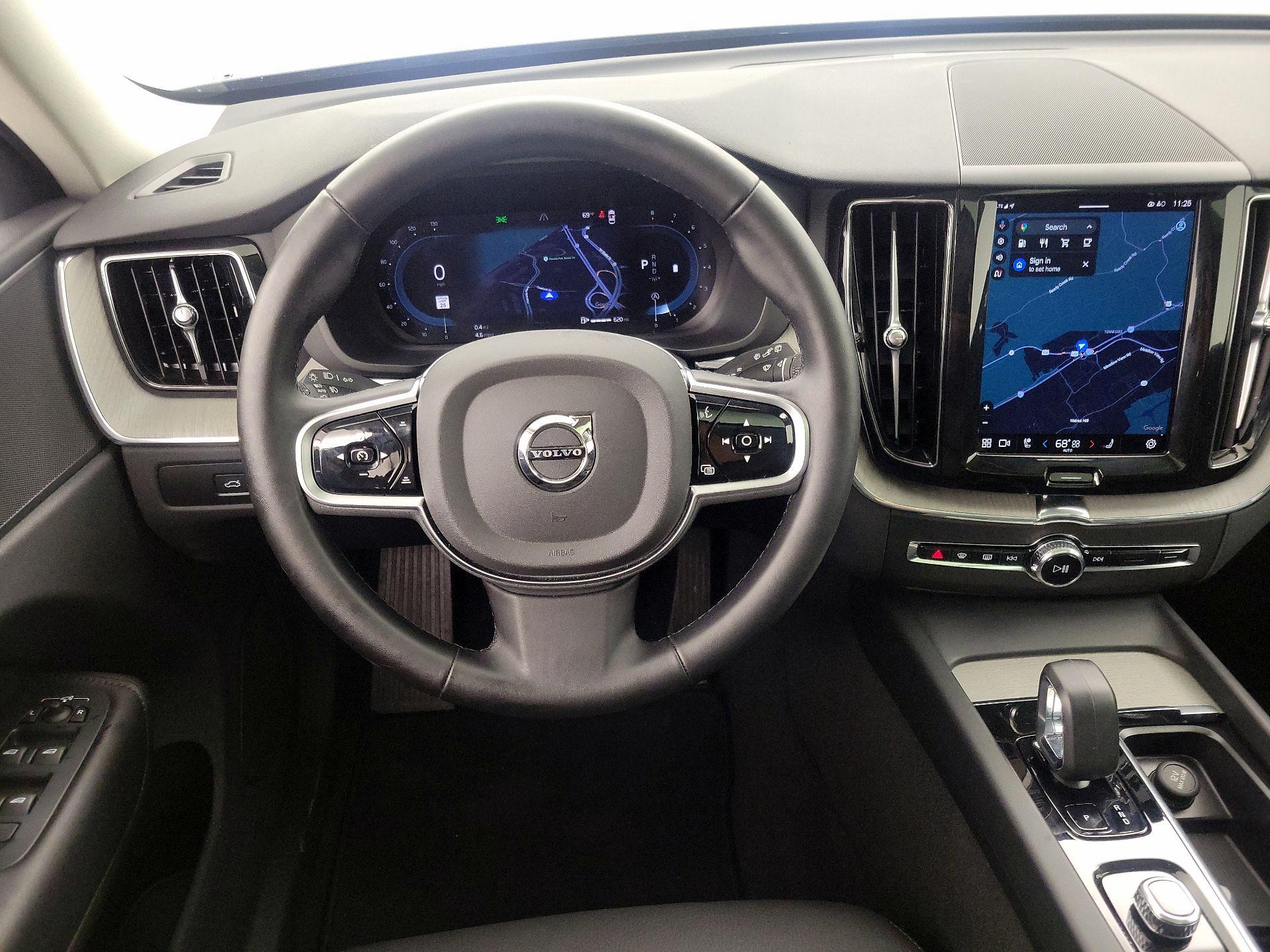 Thumbnail: 2025 Volvo XC60 - 10