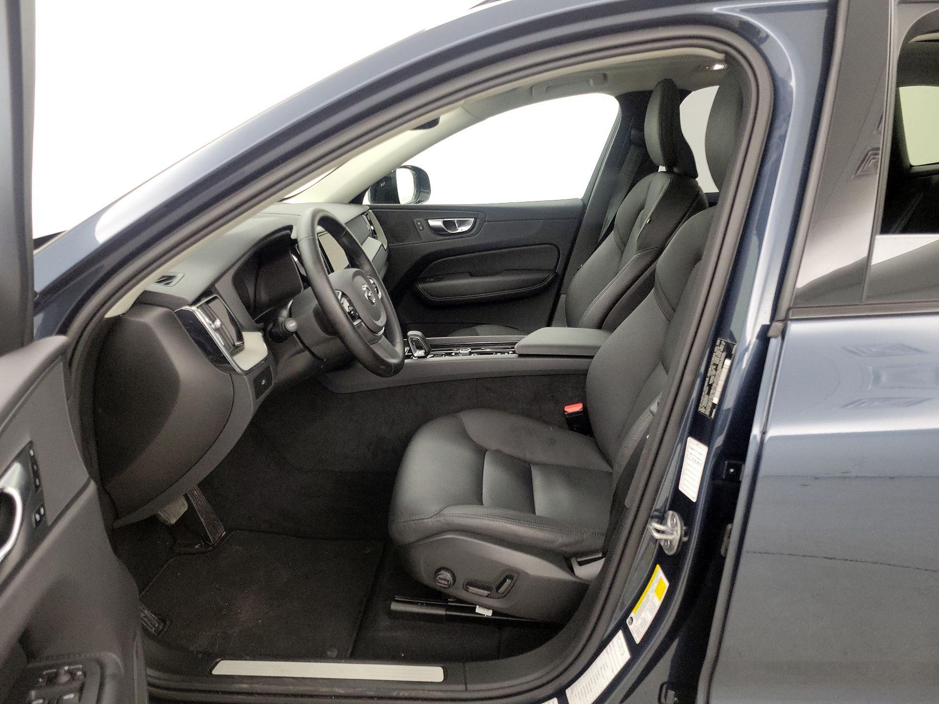 Thumbnail: 2025 Volvo XC60 - 11