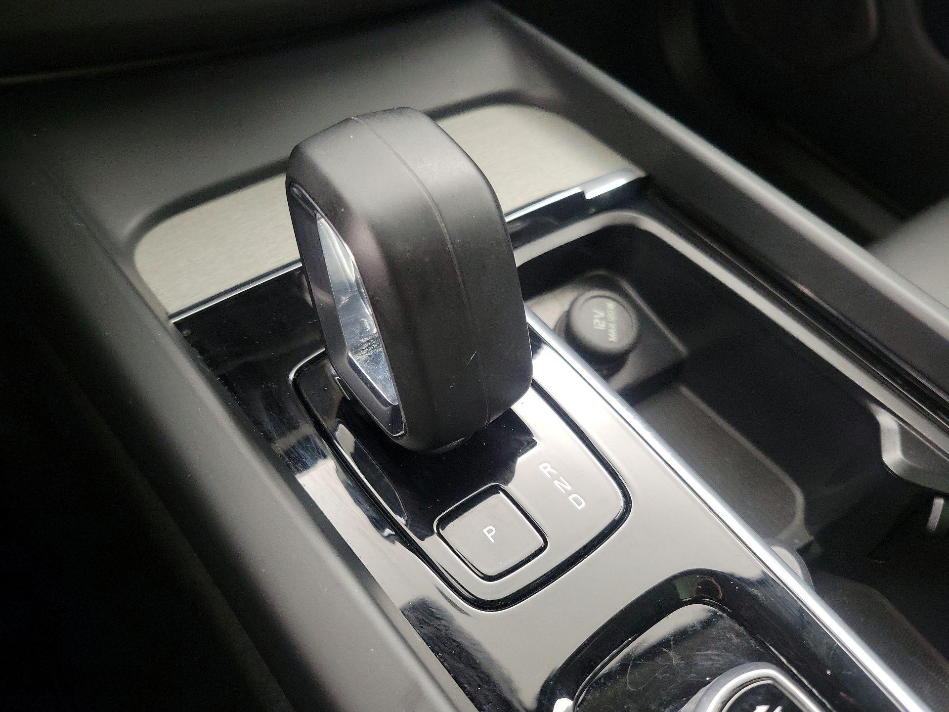 Thumbnail: 2025 Volvo XC60 - 18