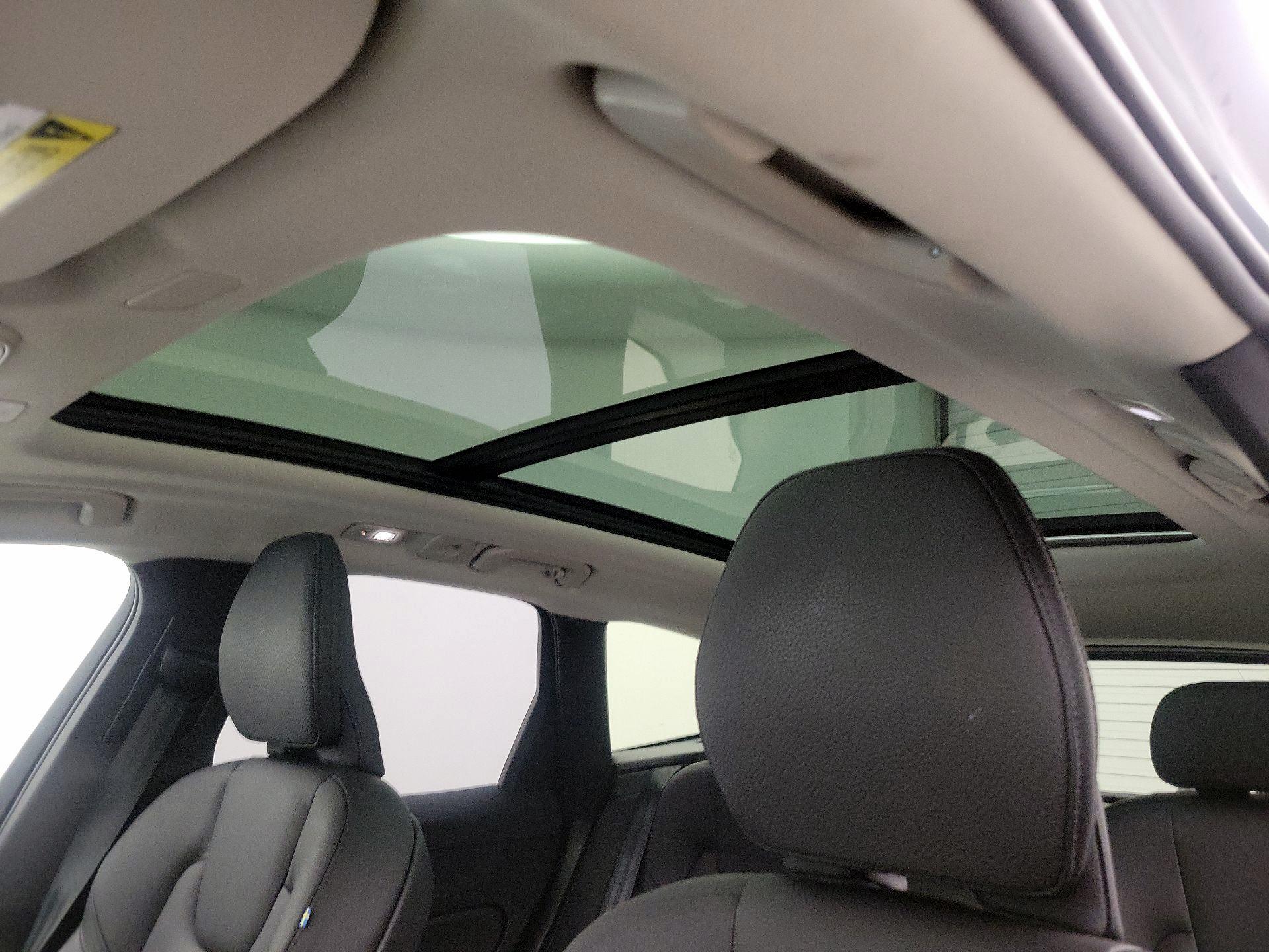 Thumbnail: 2025 Volvo XC60 - 20