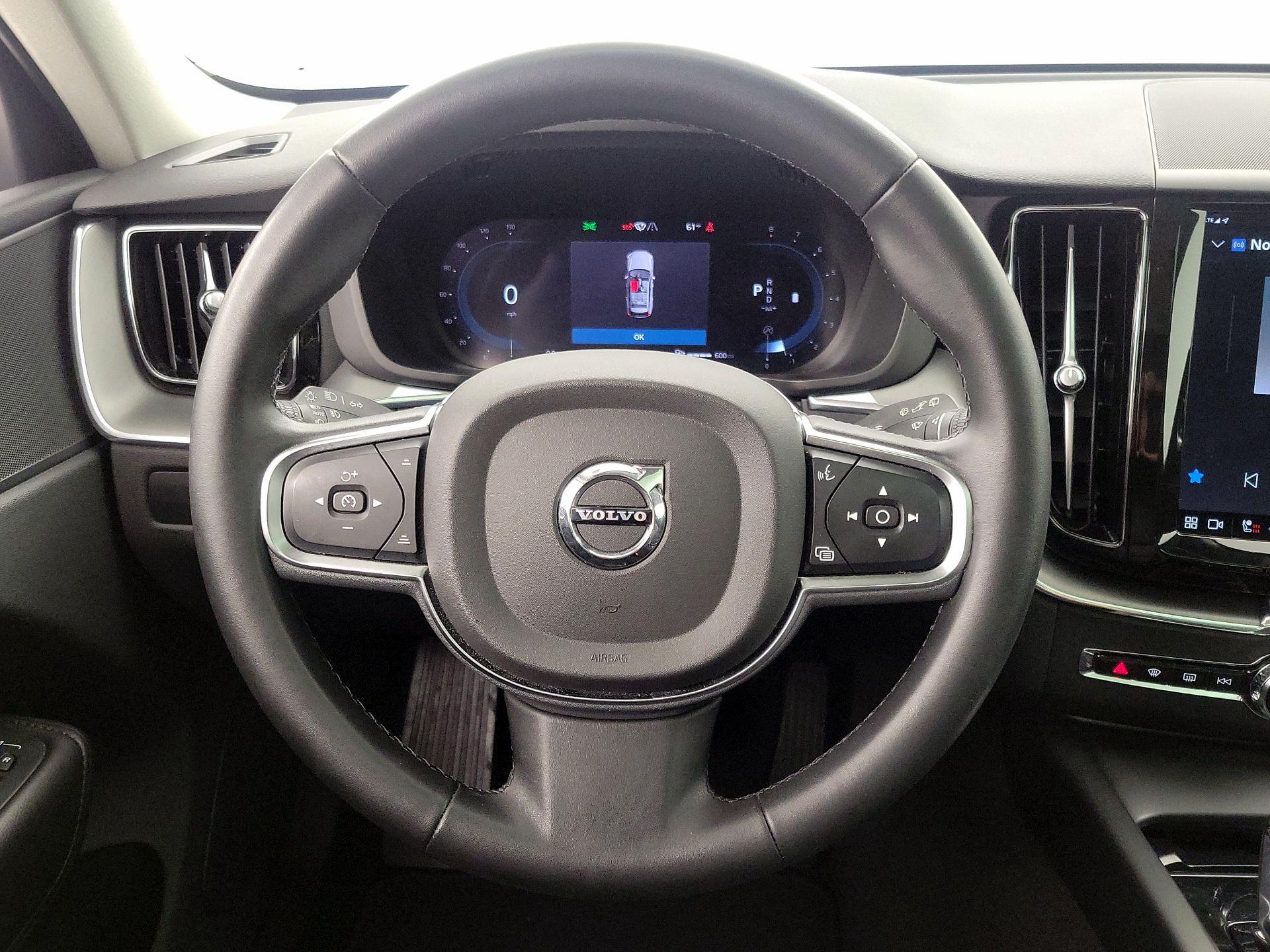 Thumbnail: 2023 Volvo XC60 - 10