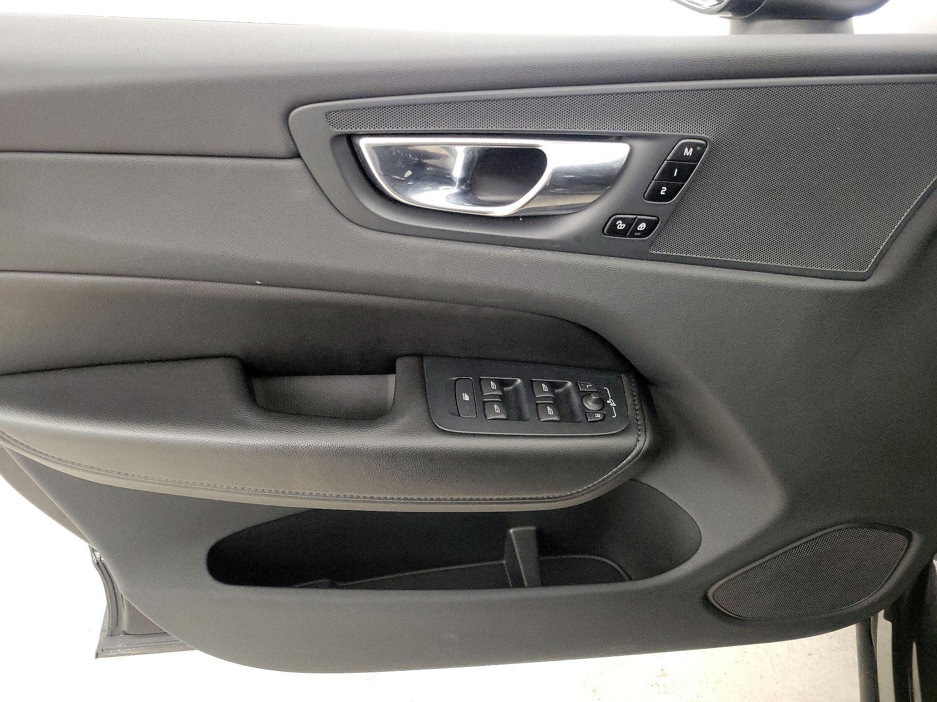 Thumbnail: 2023 Volvo XC60 - 12