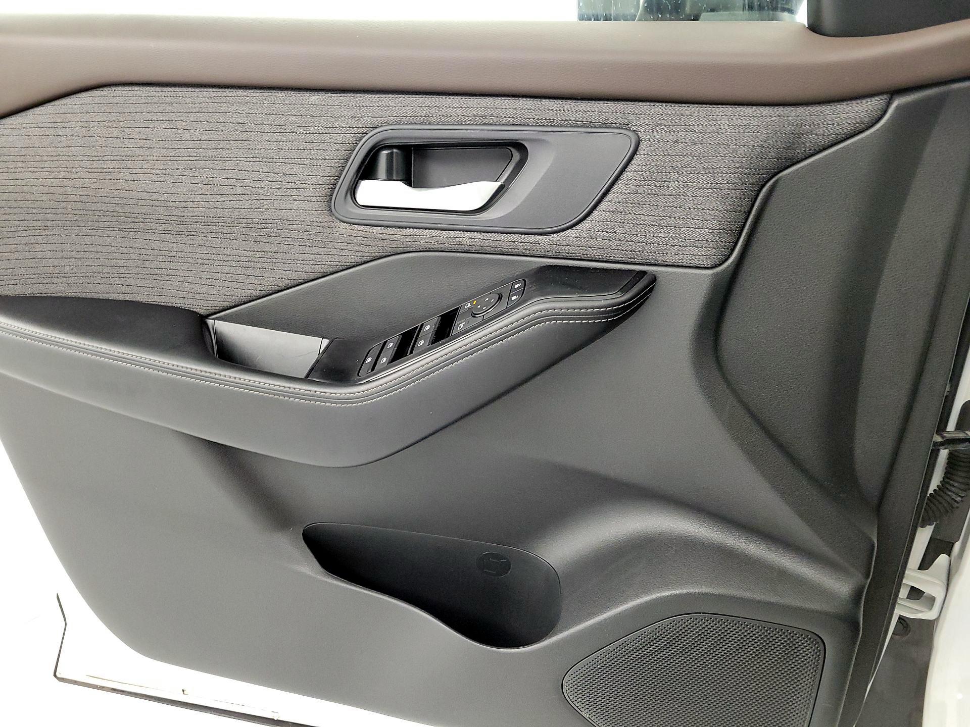 Thumbnail: 2023 Nissan Rogue - 12