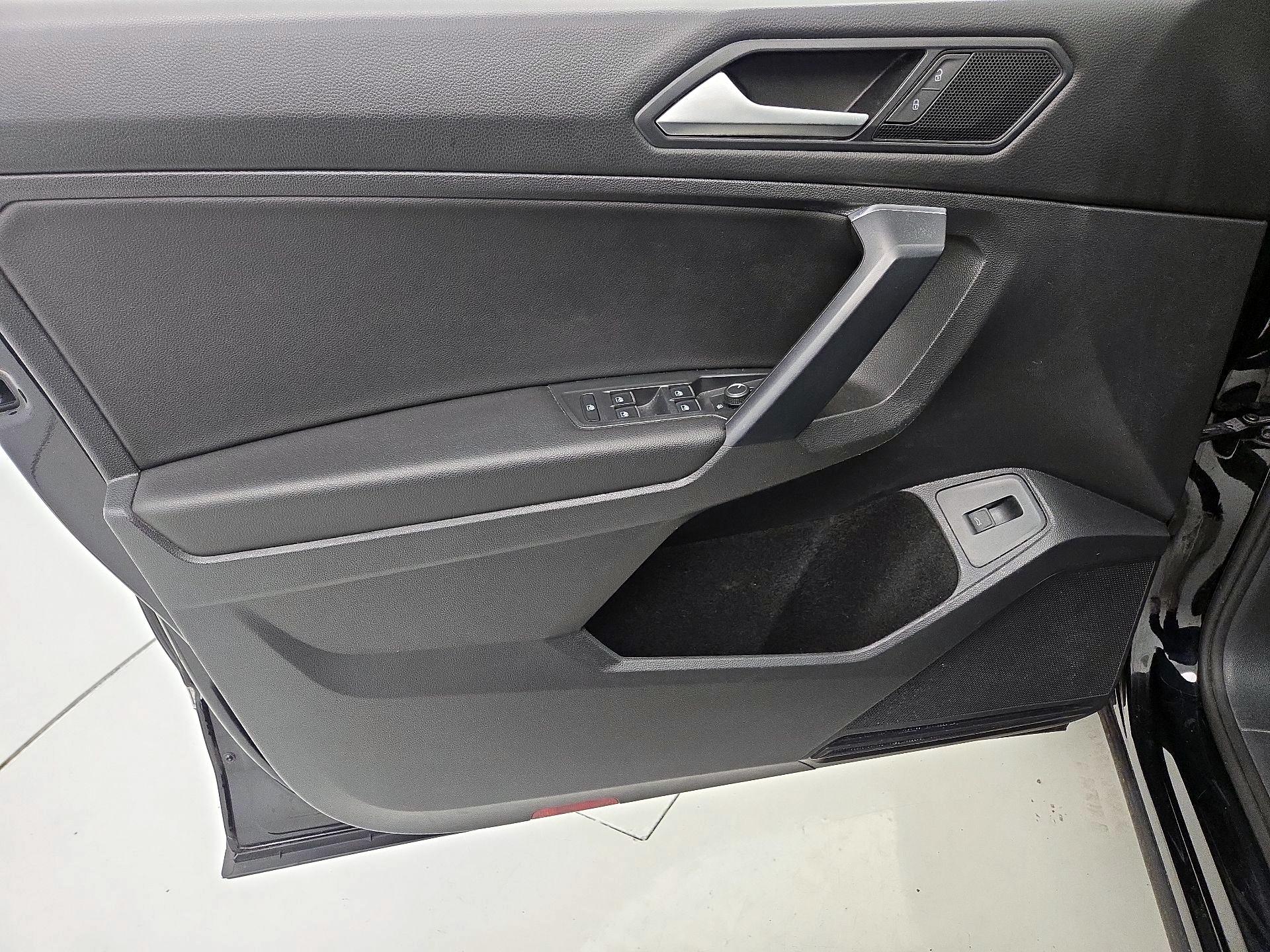 Thumbnail: 2021 Volkswagen Tiguan - 12