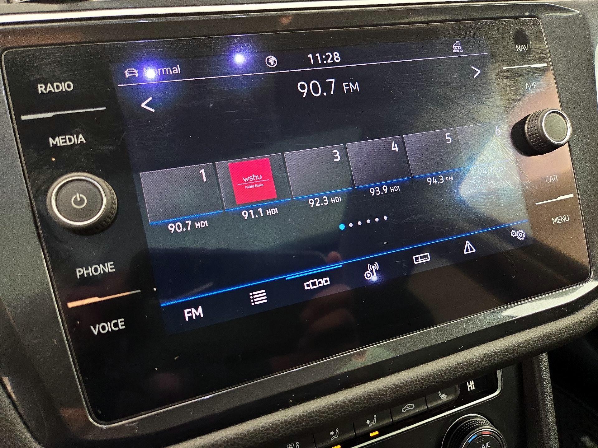 Thumbnail: 2021 Volkswagen Tiguan - 16