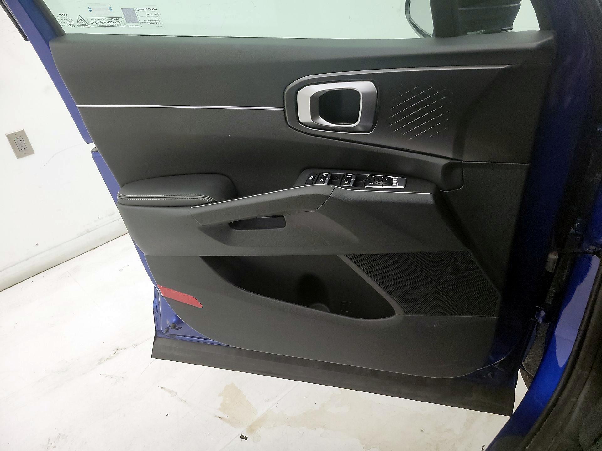 Thumbnail: 2023 Kia Sorento - 12