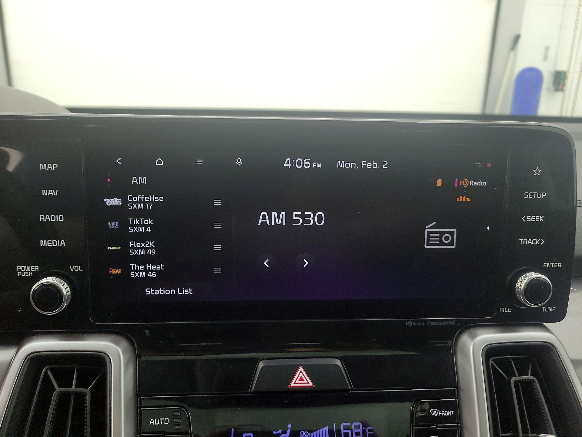 Thumbnail: 2023 Kia Sorento - 16