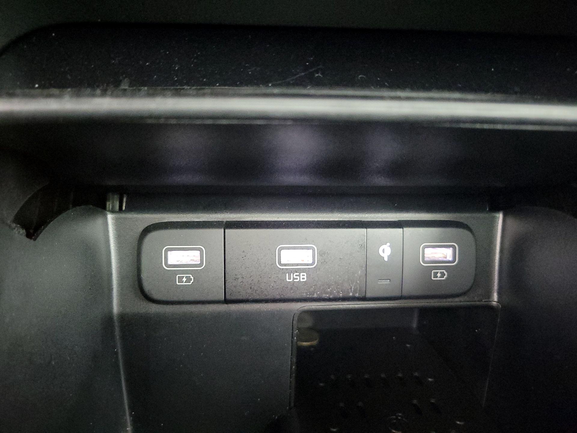 Thumbnail: 2023 Kia Sorento - 19