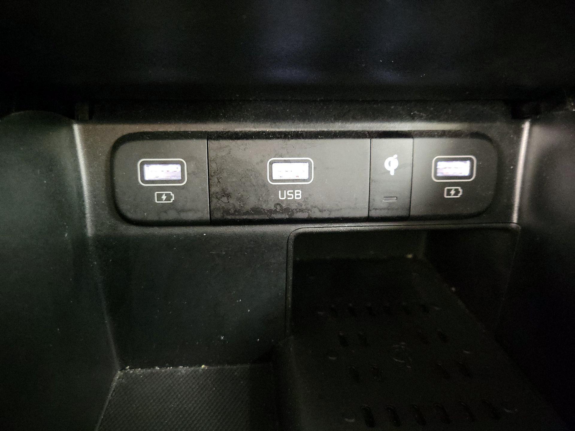 Thumbnail: 2023 Kia Sorento - 19