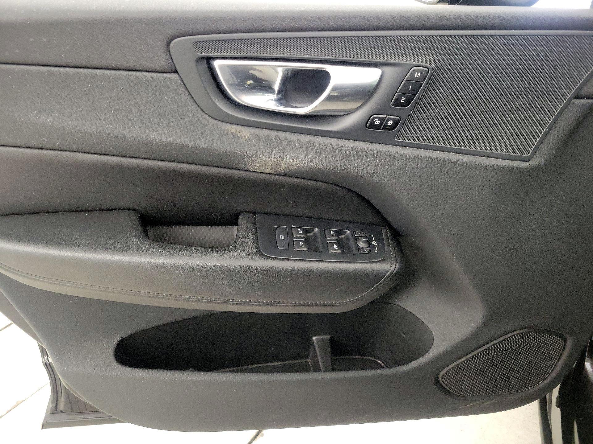 Thumbnail: 2023 Volvo XC60 - 12