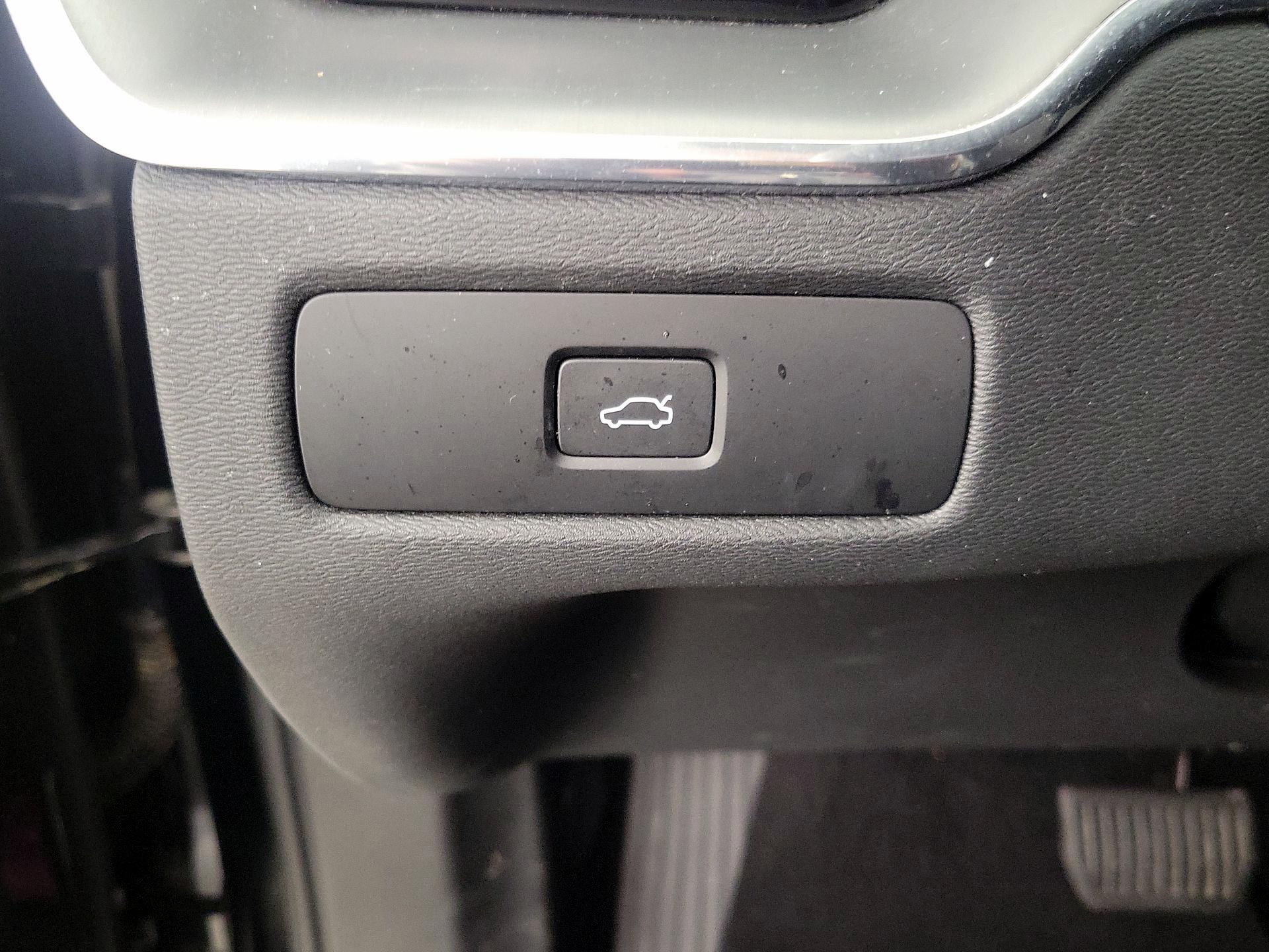 Thumbnail: 2023 Volvo XC60 - 13