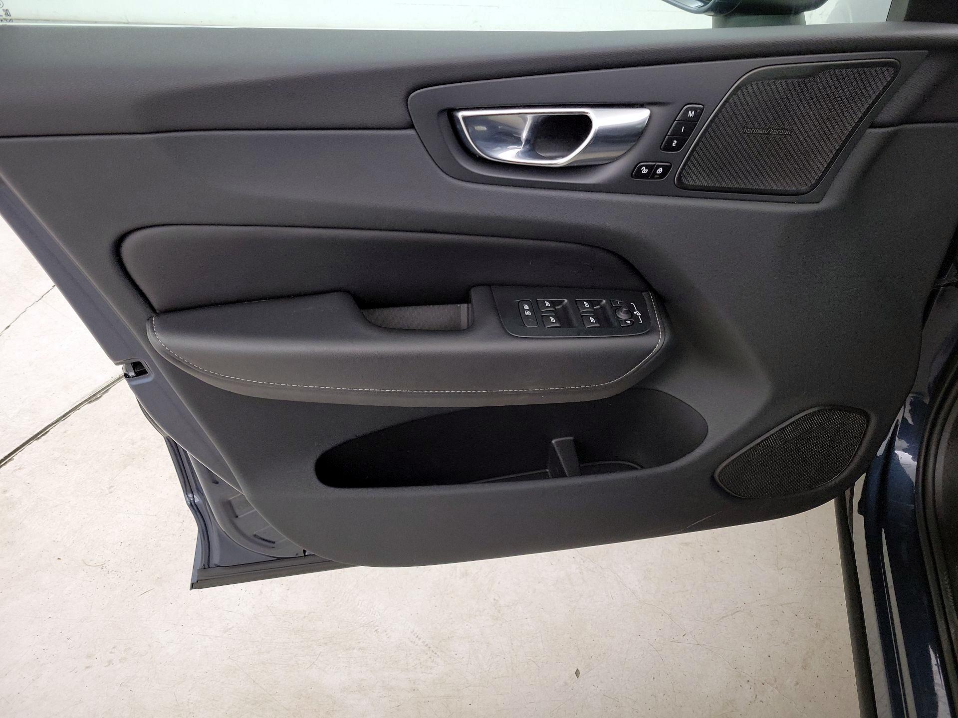 Thumbnail: 2023 Volvo XC60 - 12