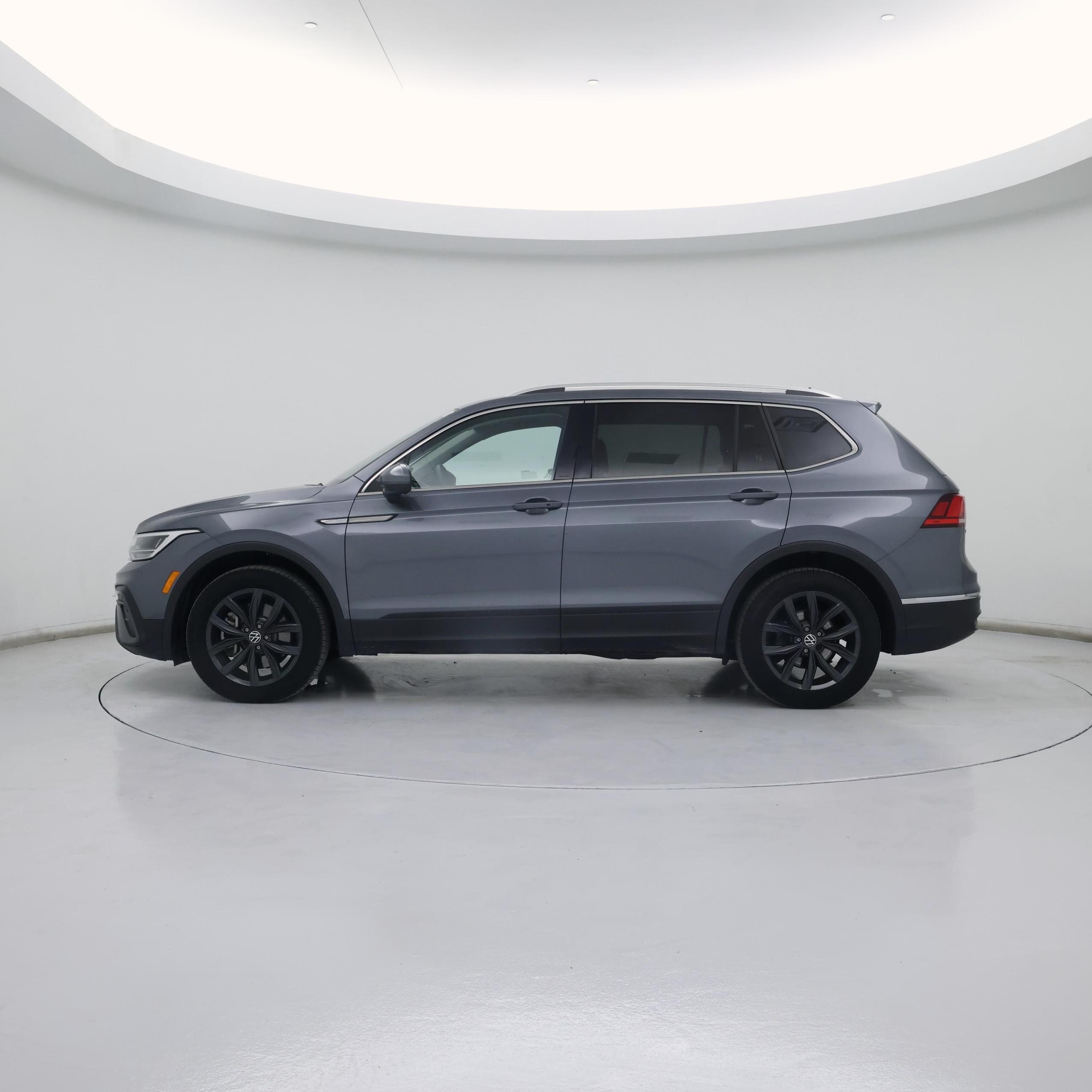 Thumbnail: 2024 Volkswagen Tiguan - 3