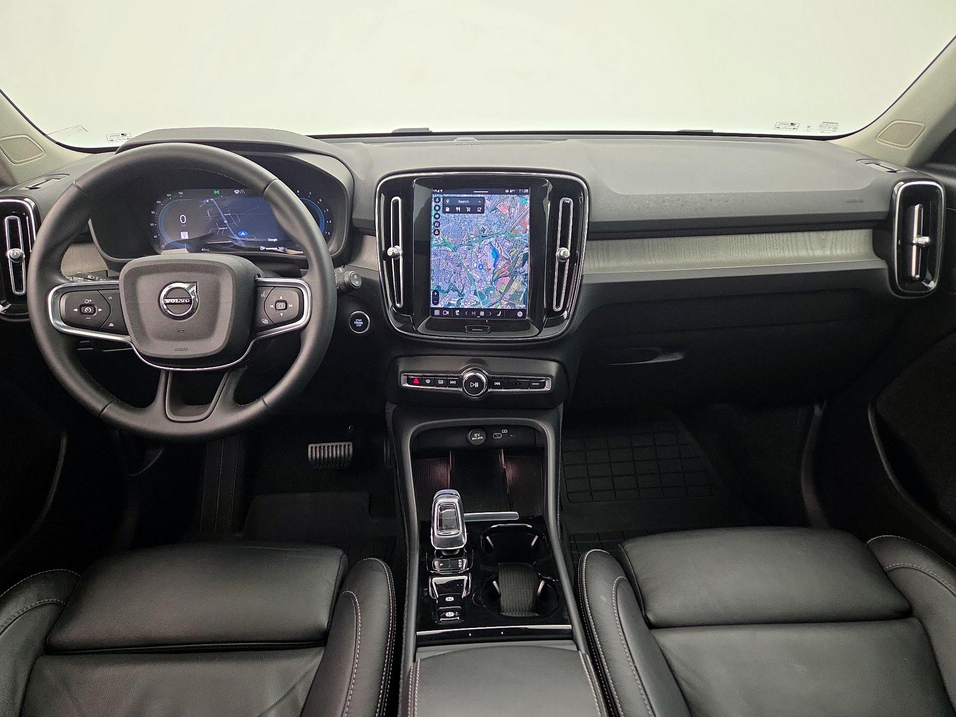 Thumbnail: 2023 Volvo XC40 - 9