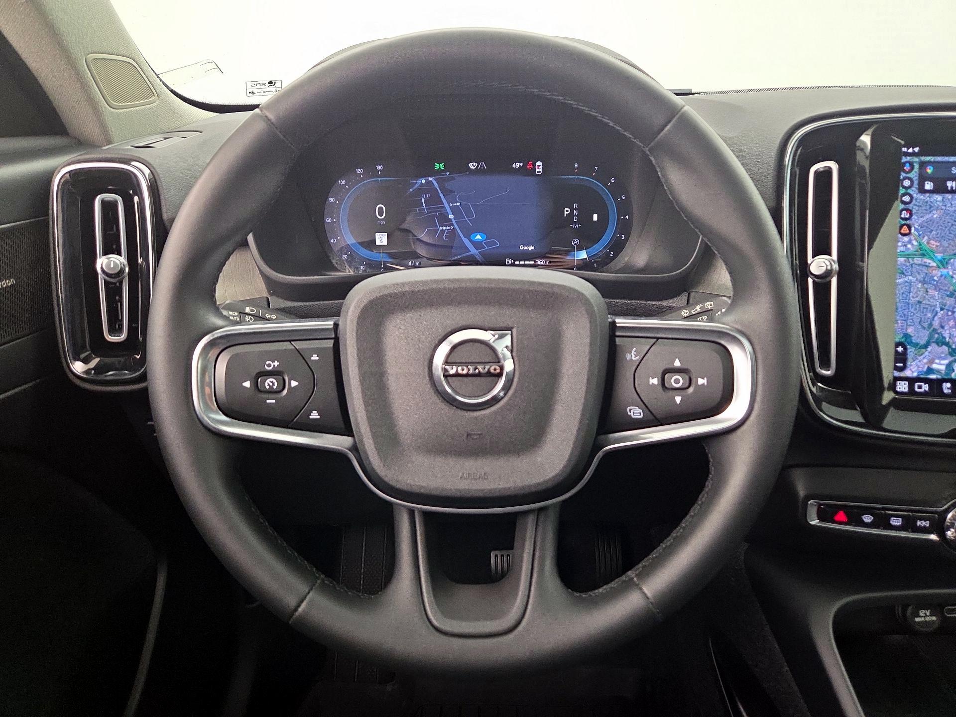 Thumbnail: 2023 Volvo XC40 - 10