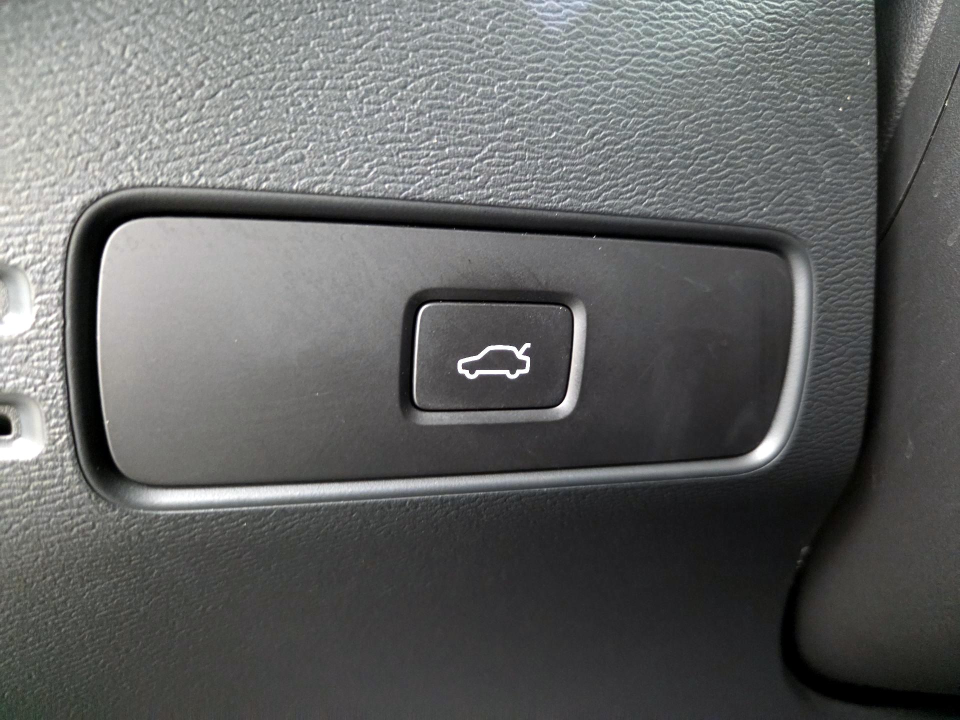 Thumbnail: 2023 Volvo XC40 - 13