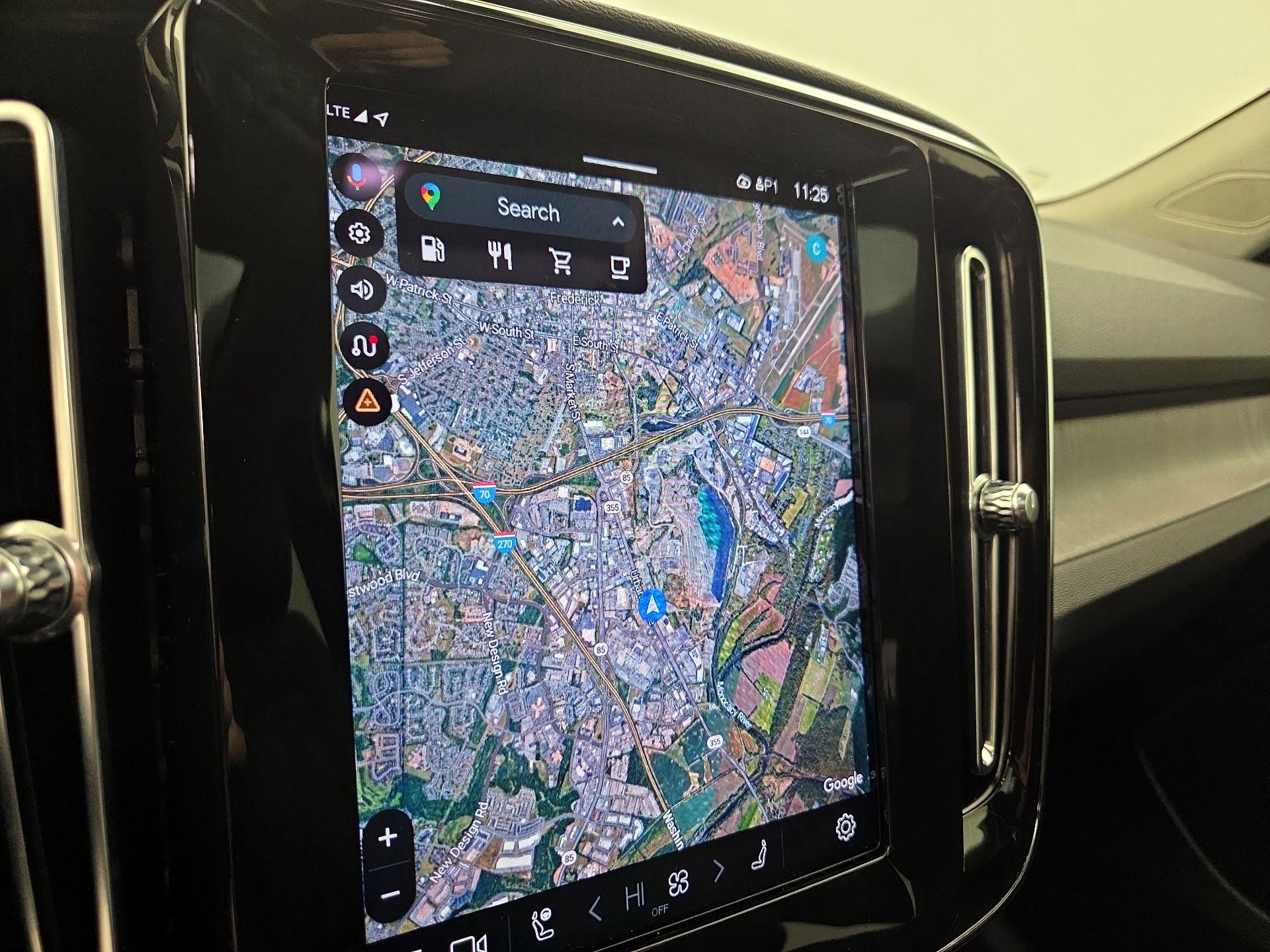 Thumbnail: 2023 Volvo XC40 - 14