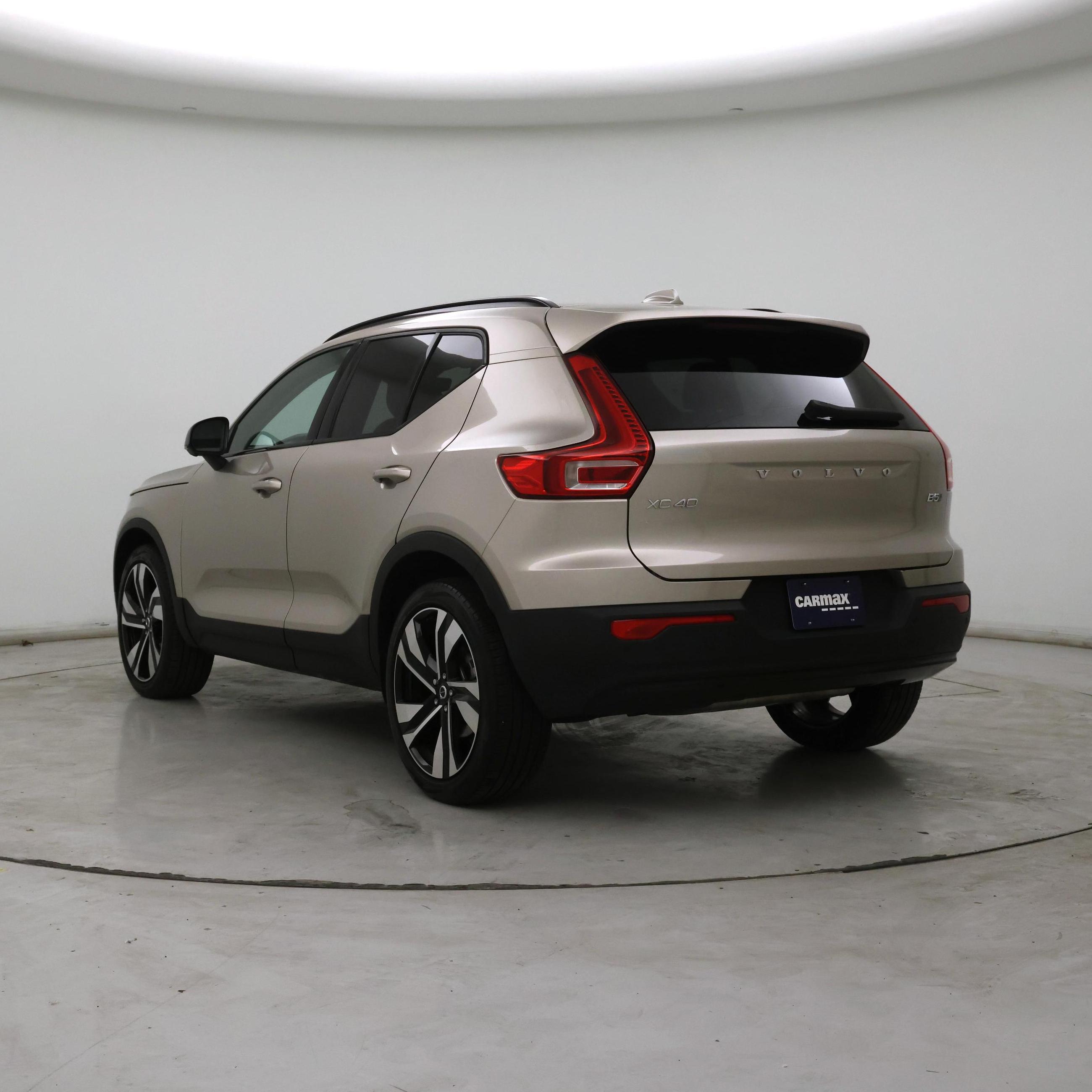 Thumbnail: 2023 Volvo XC40 - 2