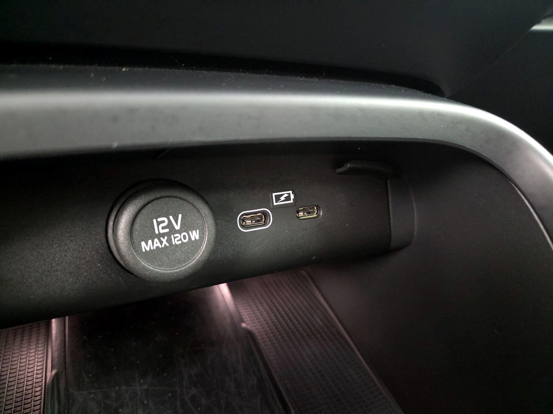 Thumbnail: 2023 Volvo XC40 - 19