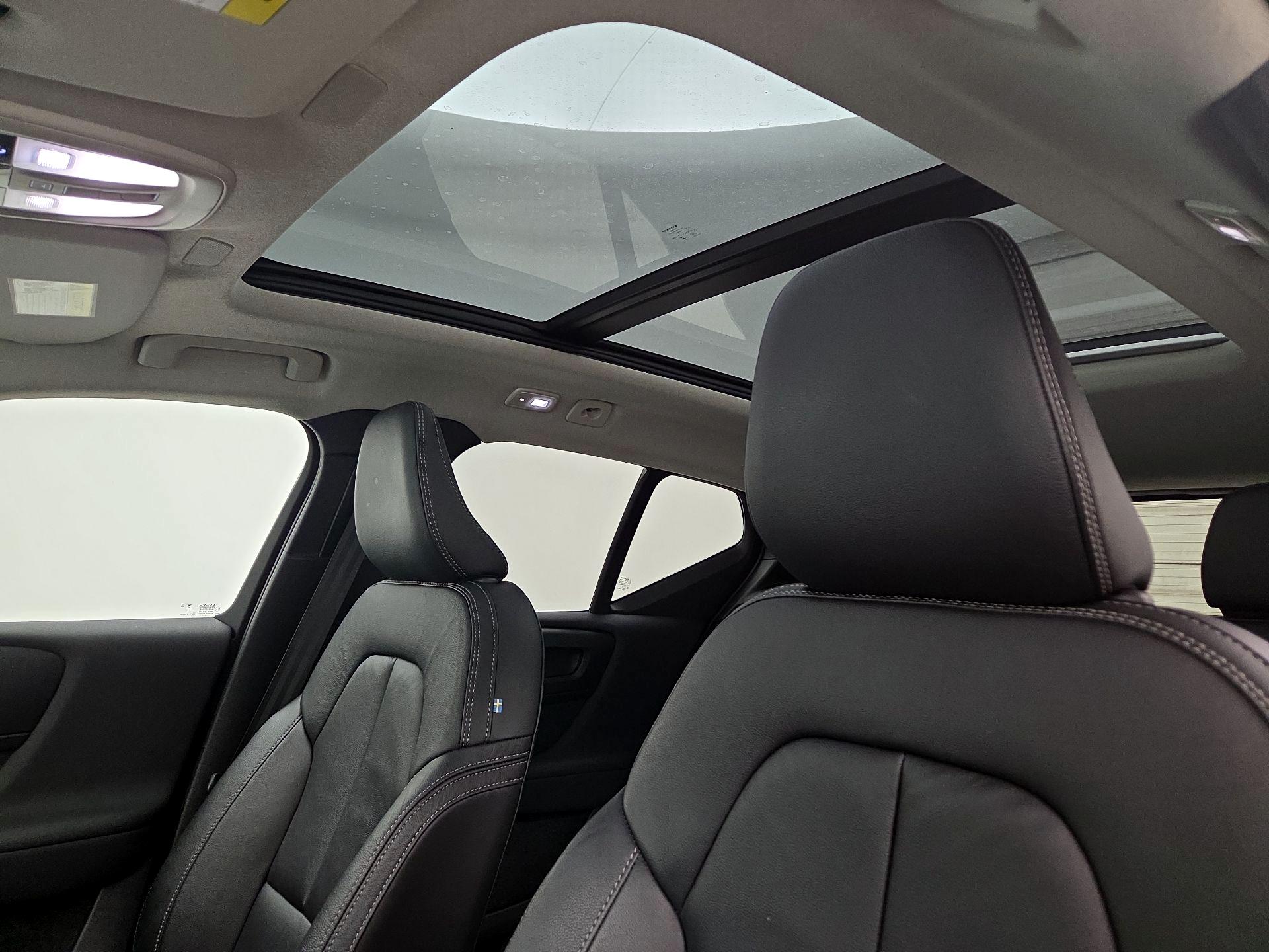 Thumbnail: 2023 Volvo XC40 - 20