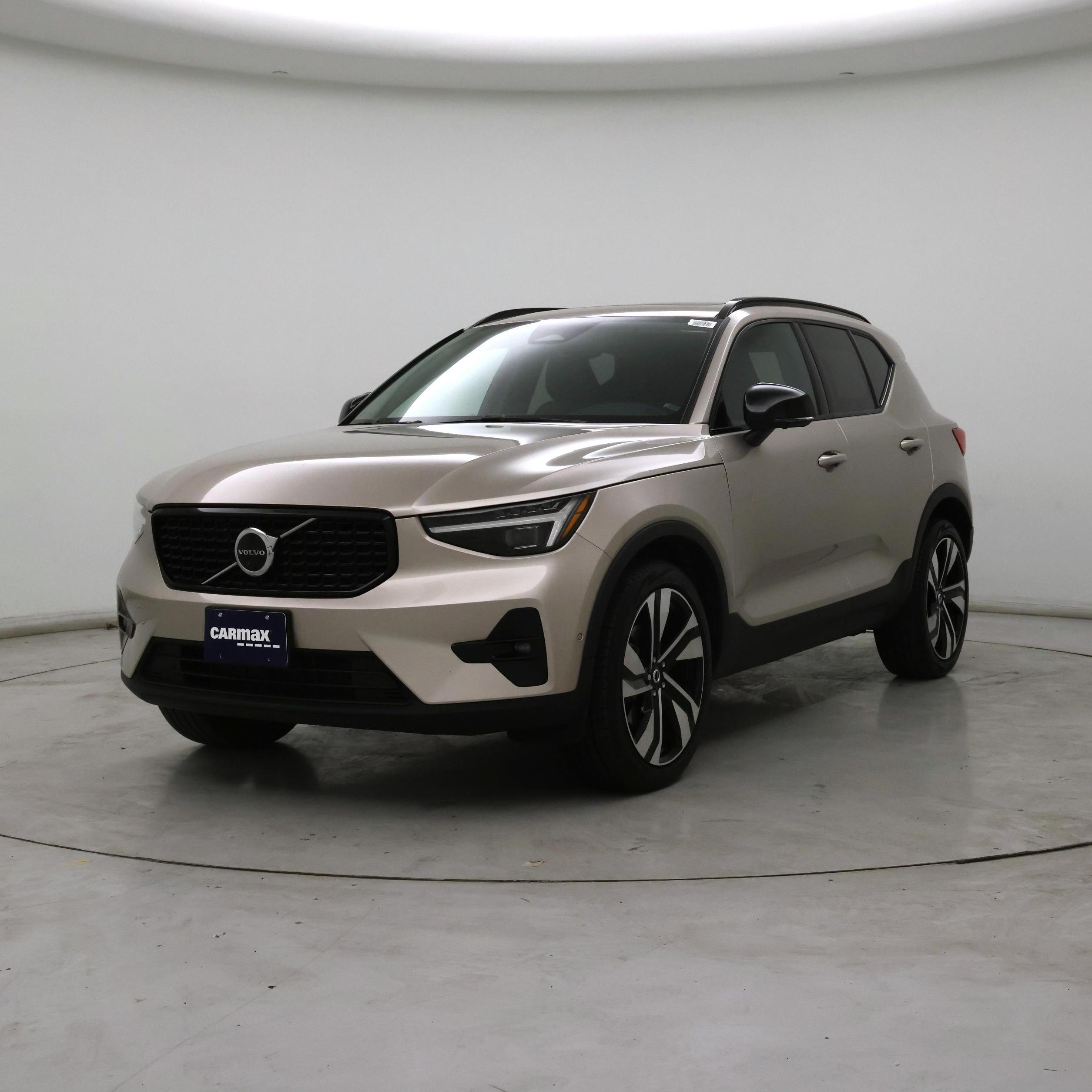 Thumbnail: 2023 Volvo XC40 - 4