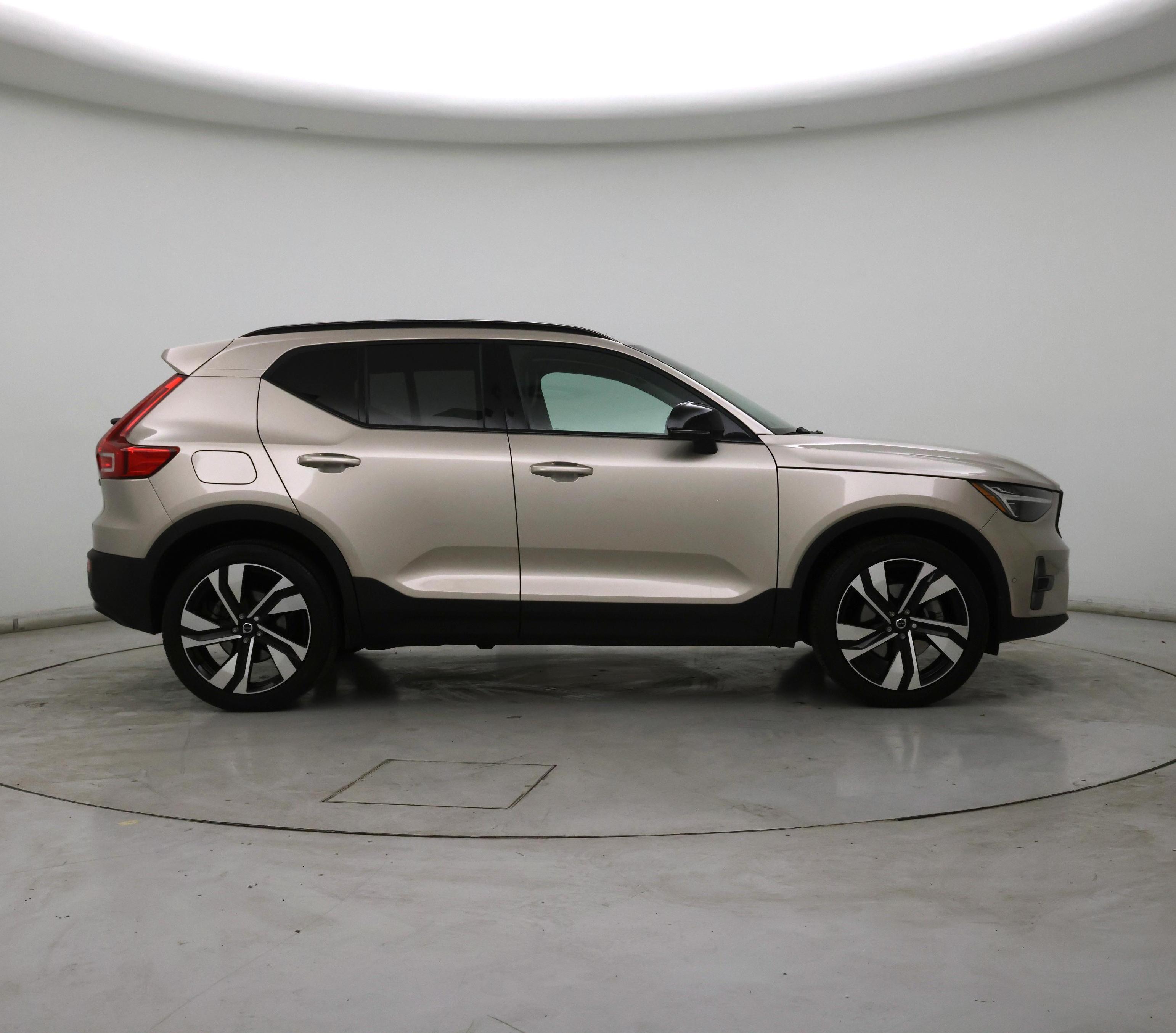 Thumbnail: 2023 Volvo XC40 - 7