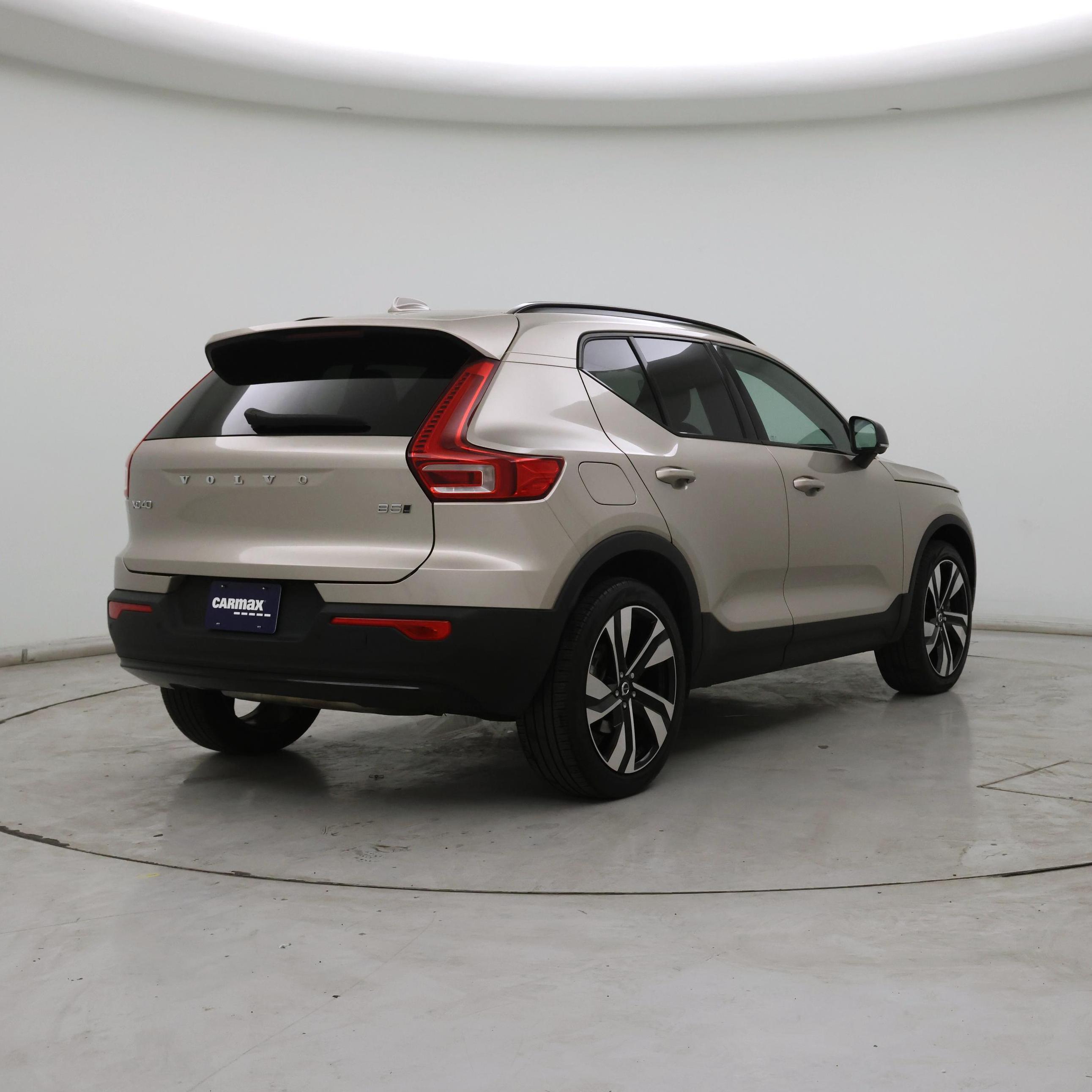 Thumbnail: 2023 Volvo XC40 - 8