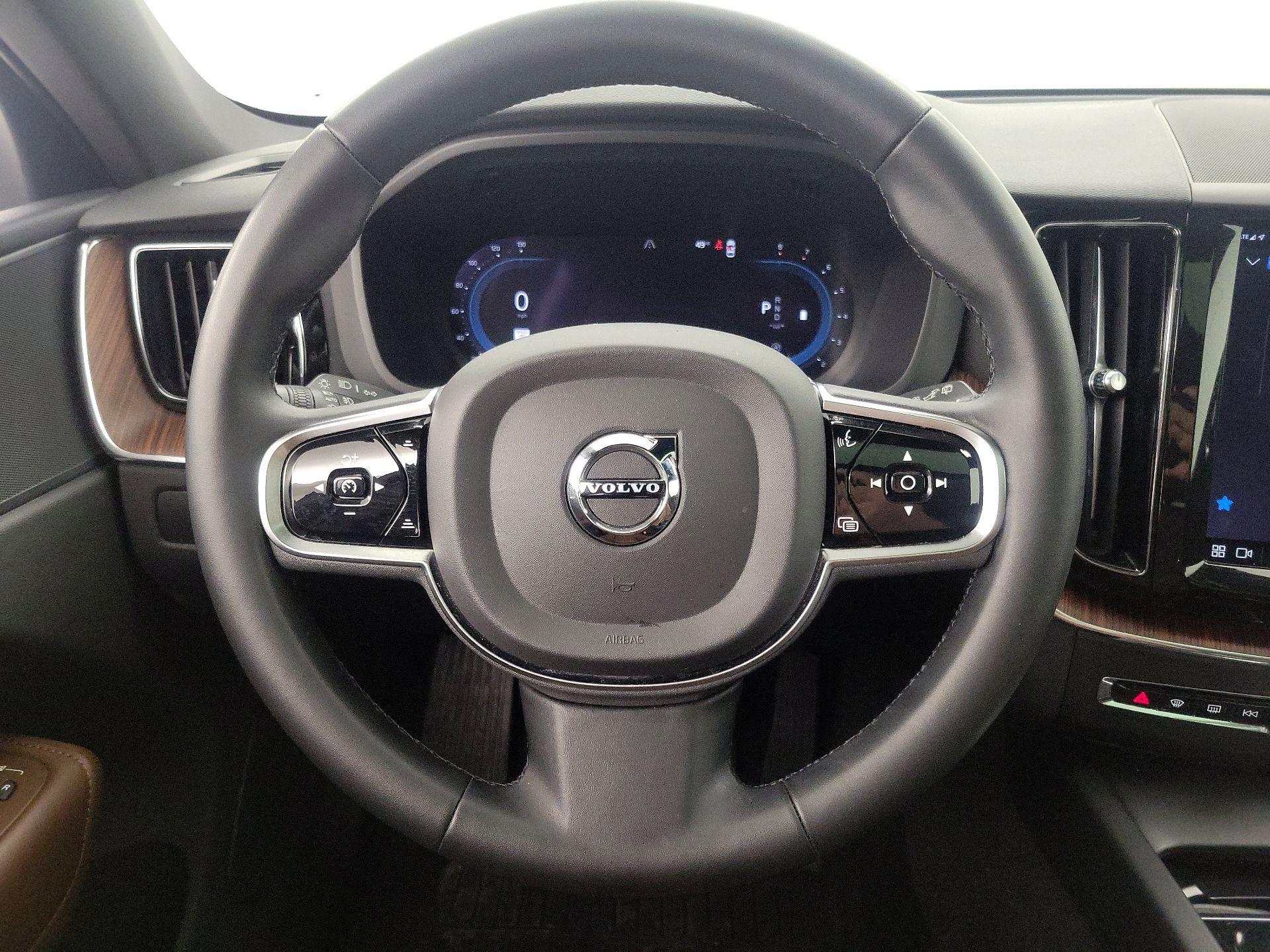 Thumbnail: 2023 Volvo XC60 - 10