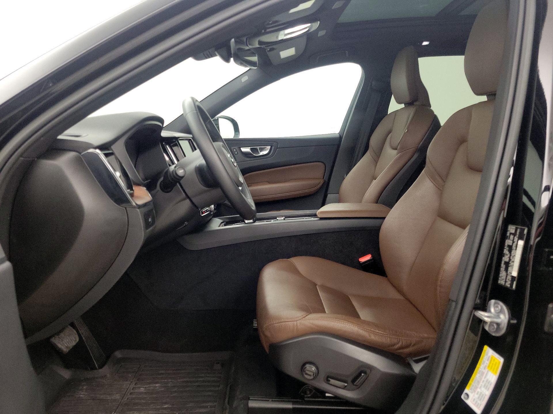 Thumbnail: 2023 Volvo XC60 - 11