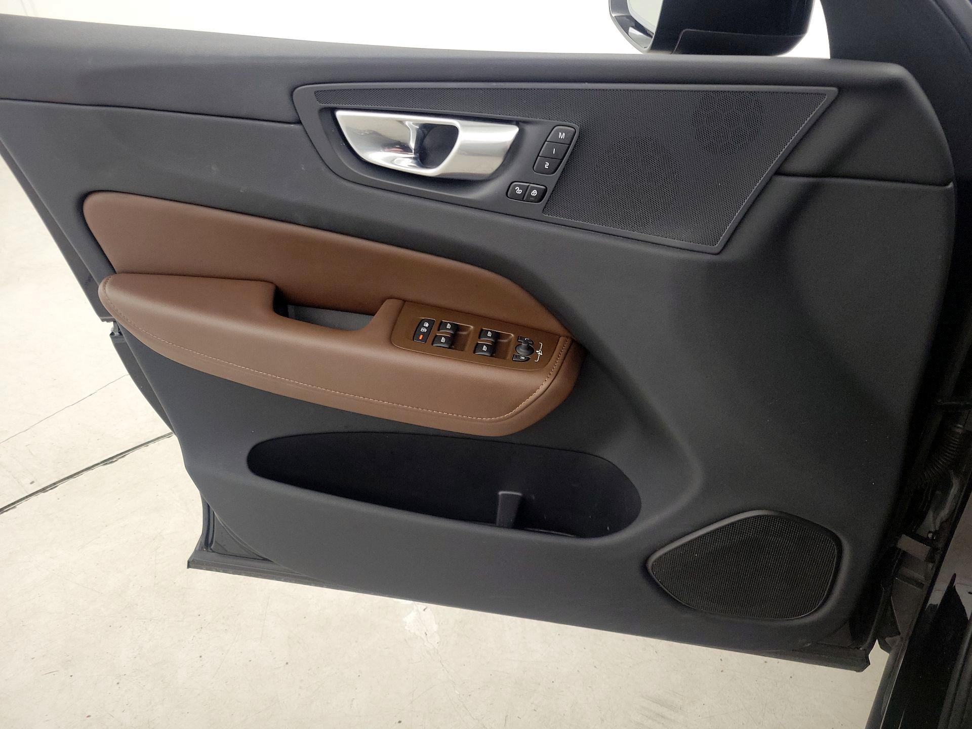 Thumbnail: 2023 Volvo XC60 - 12