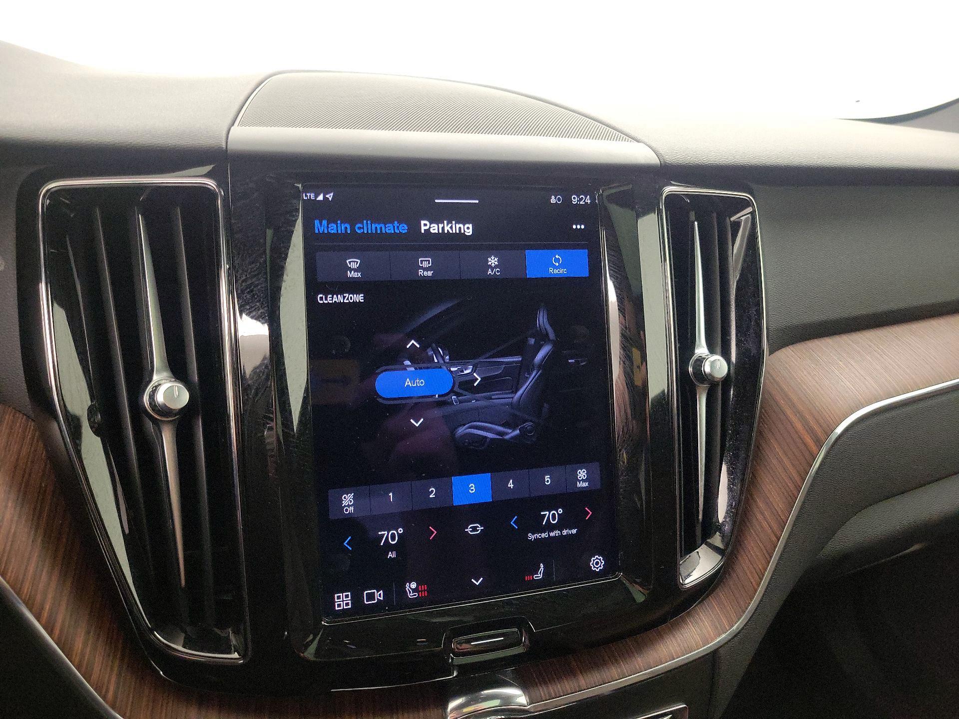 Thumbnail: 2023 Volvo XC60 - 17