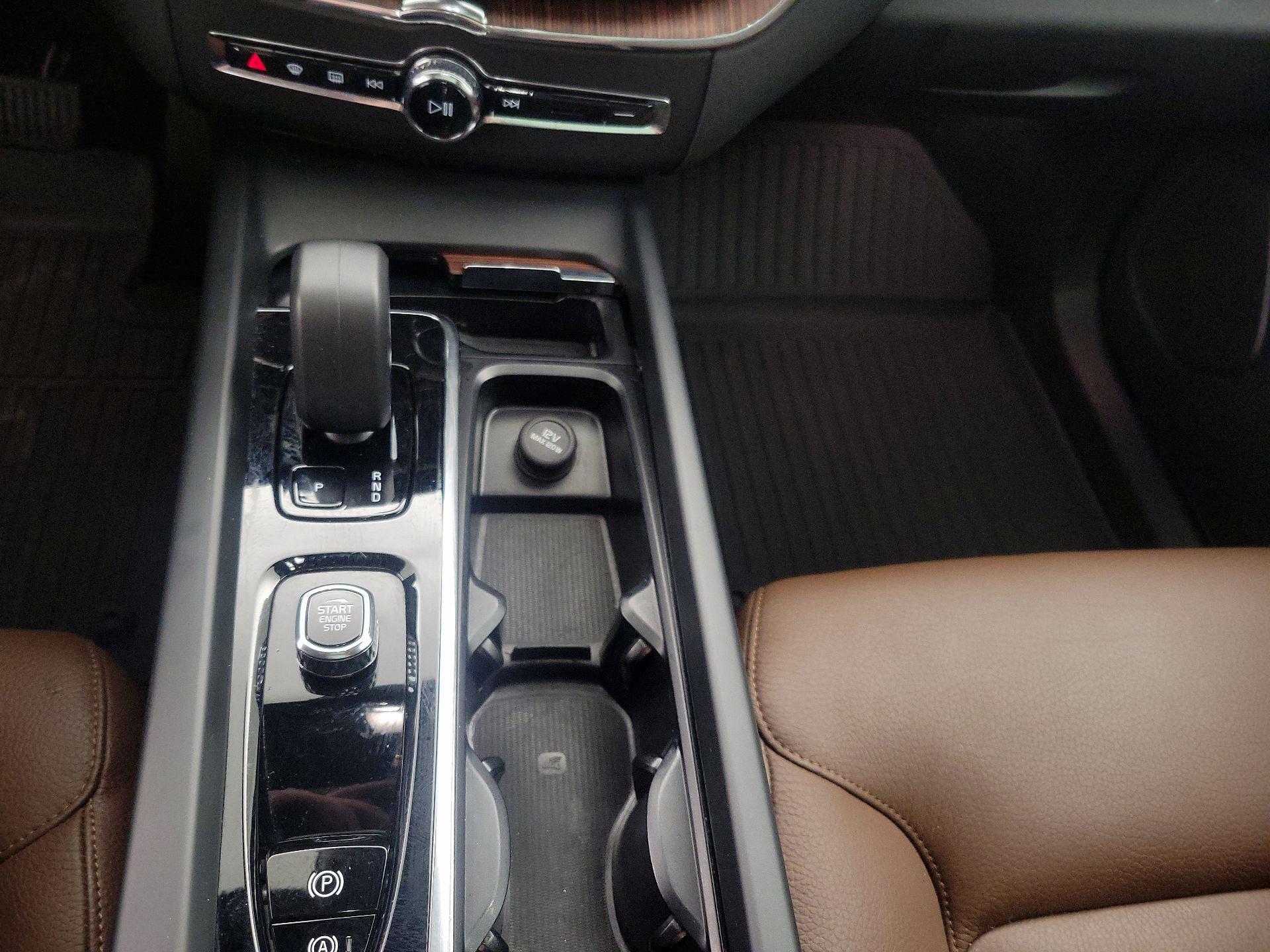 Thumbnail: 2023 Volvo XC60 - 18