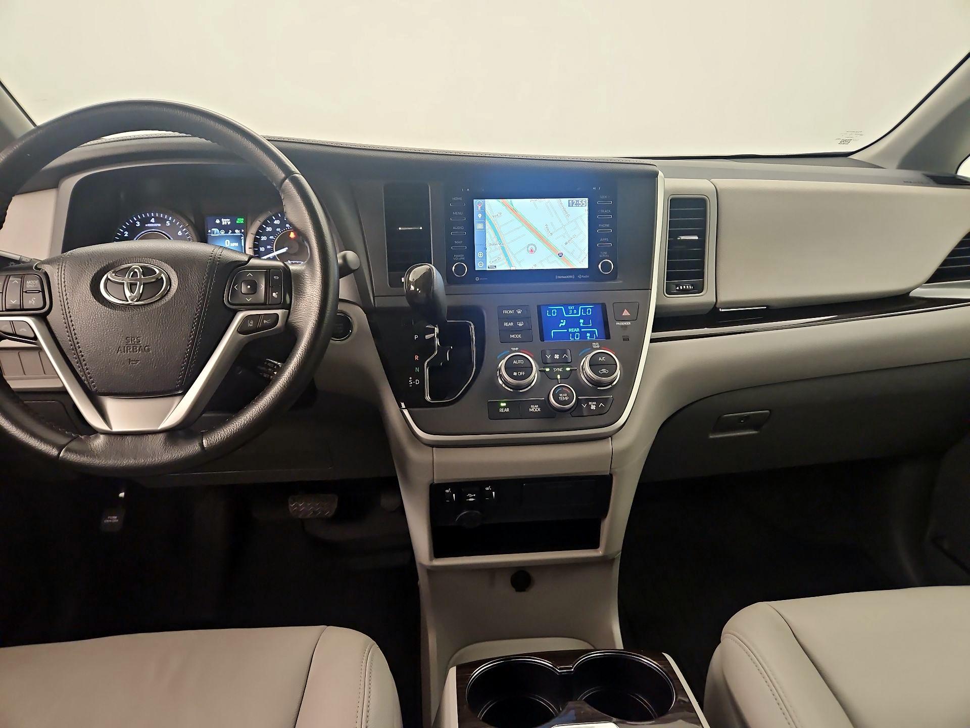 Thumbnail: 2020 Toyota Sienna - 9