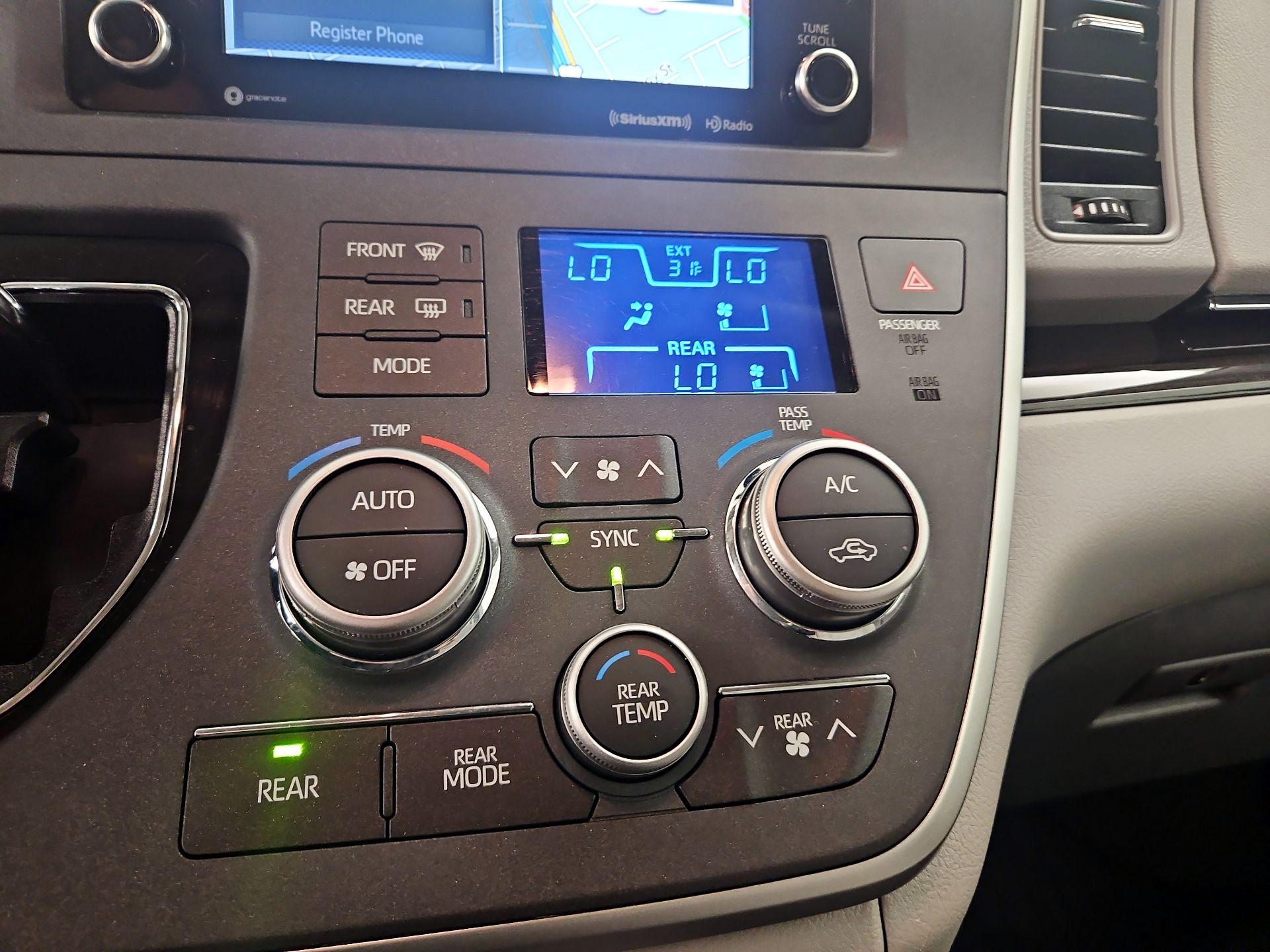 Thumbnail: 2020 Toyota Sienna - 17