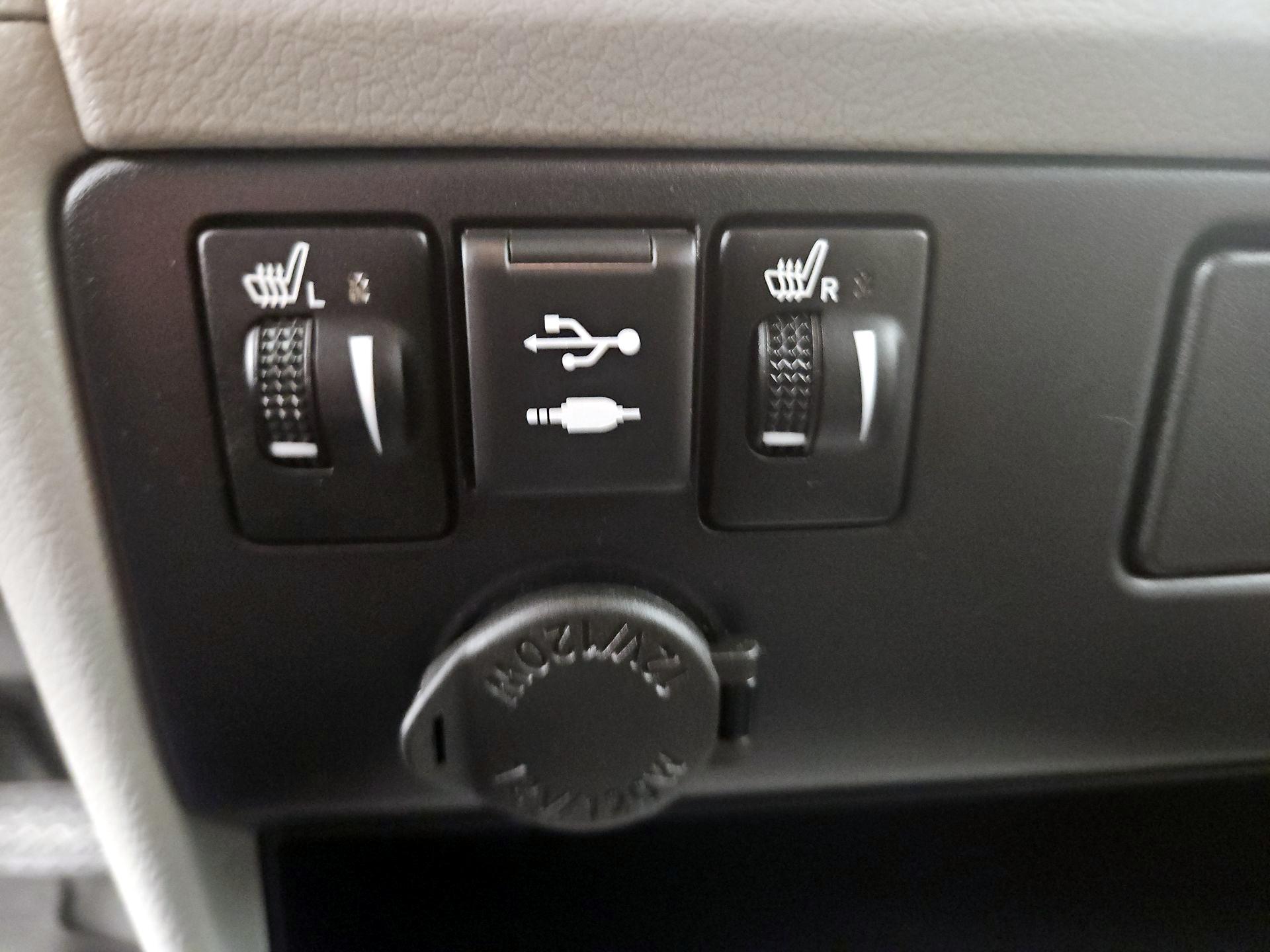 Thumbnail: 2020 Toyota Sienna - 19