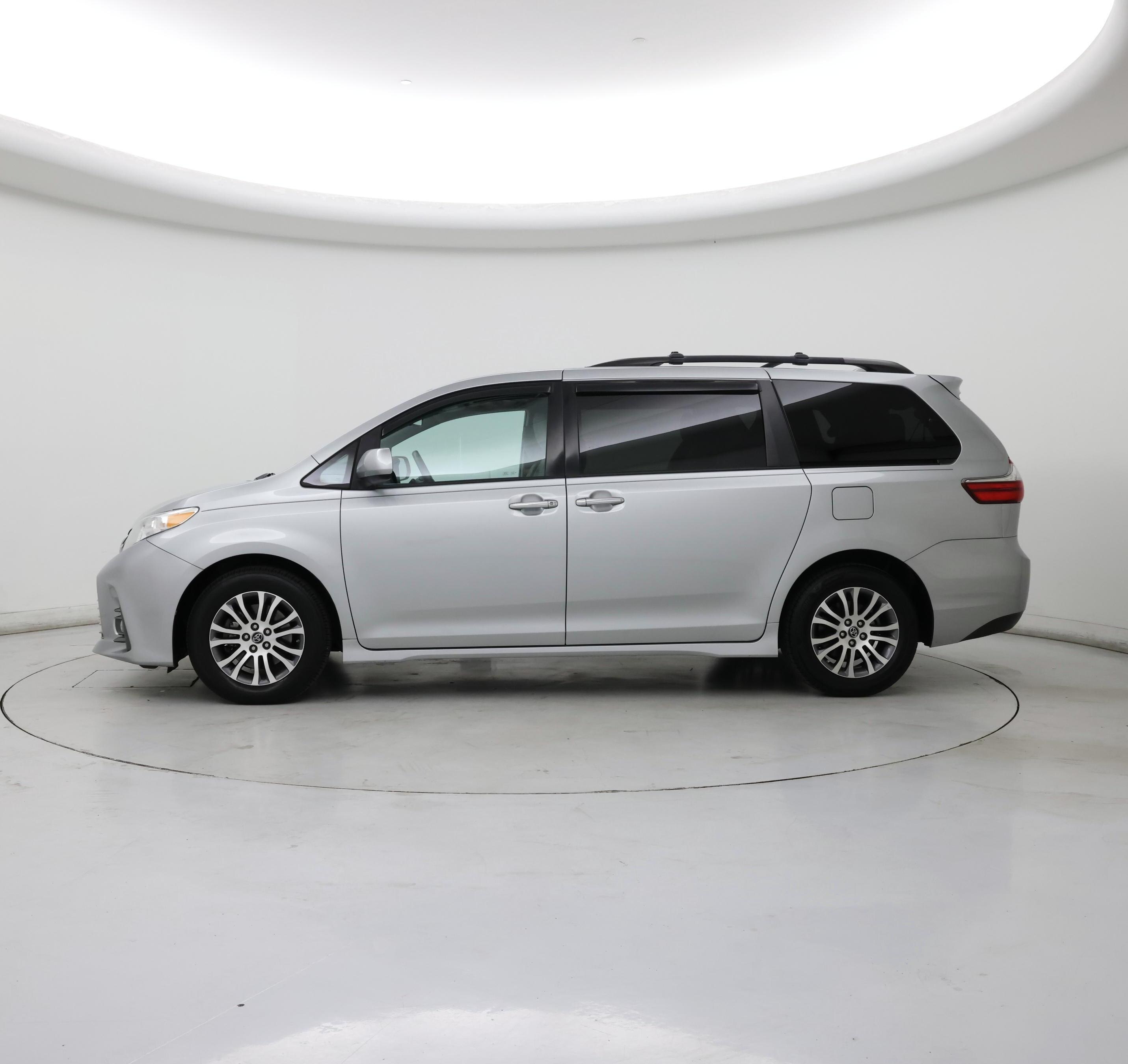 Thumbnail: 2020 Toyota Sienna - 3
