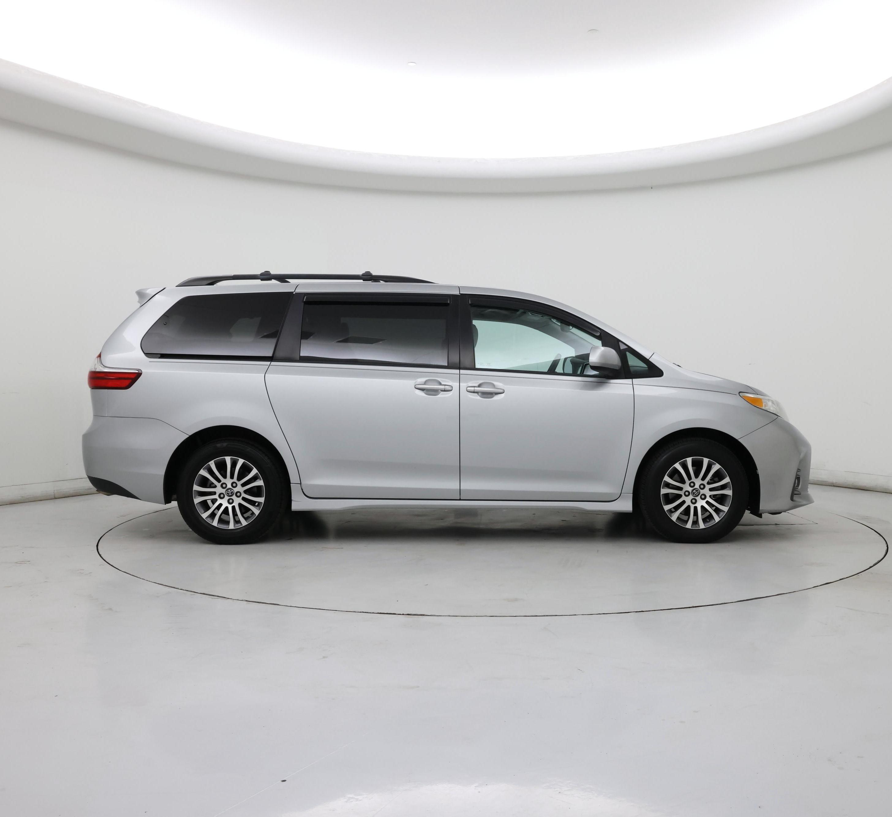 Thumbnail: 2020 Toyota Sienna - 7