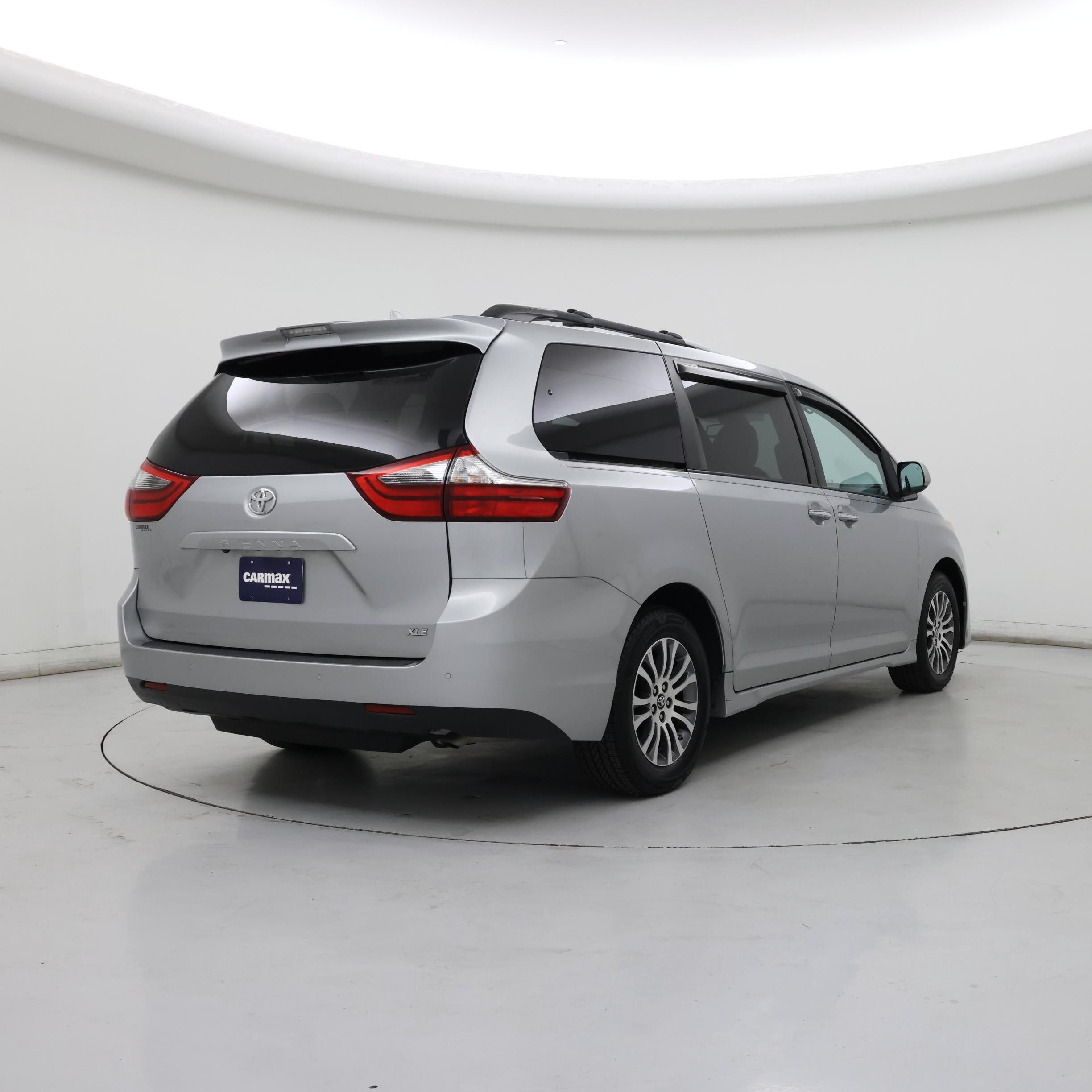 Thumbnail: 2020 Toyota Sienna - 8