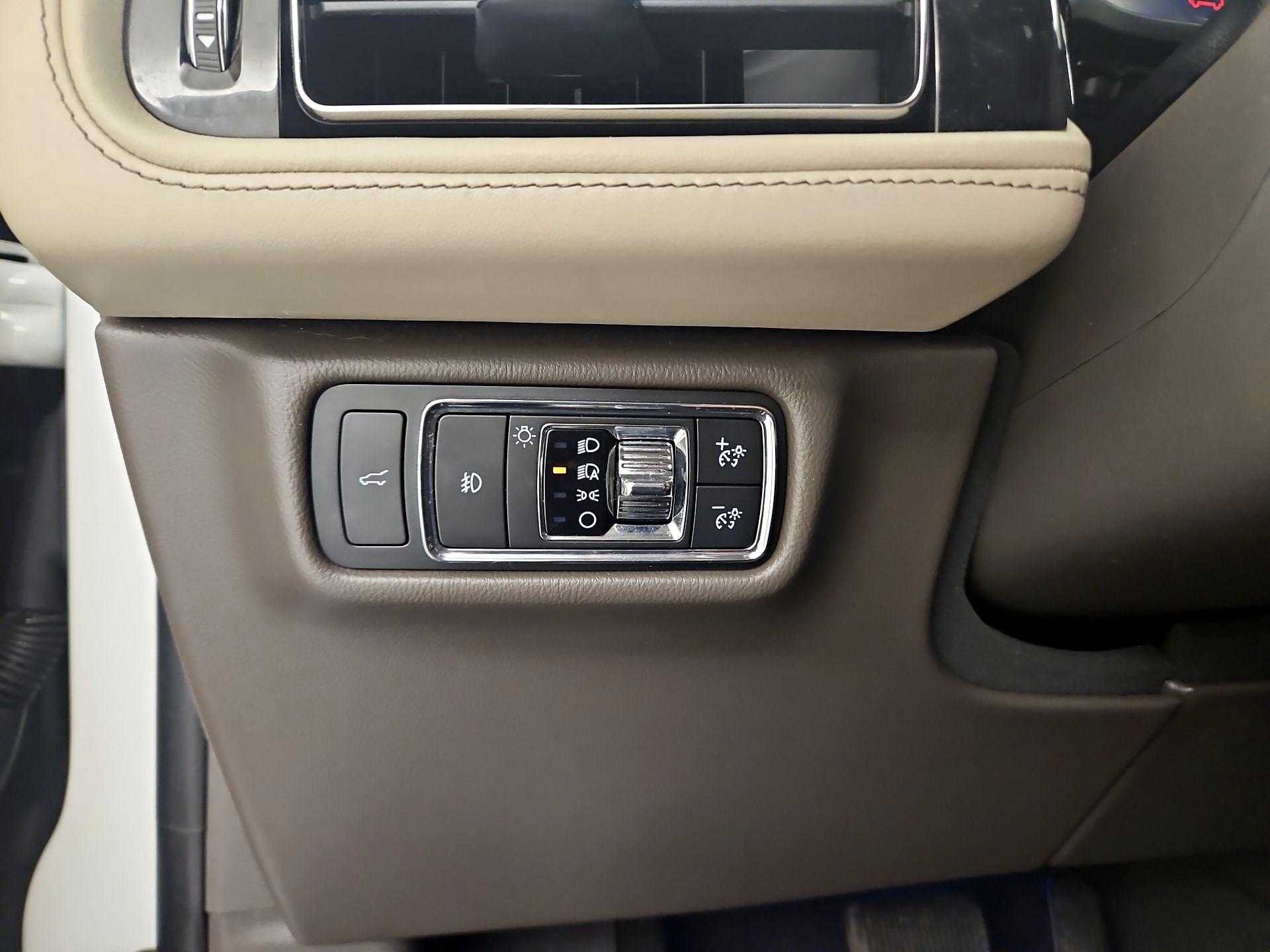 Thumbnail: 2020 Lincoln Aviator - 13