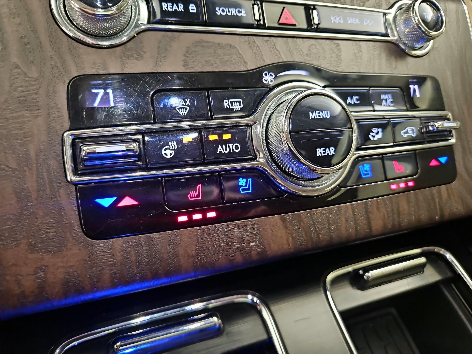 Thumbnail: 2020 Lincoln Aviator - 17