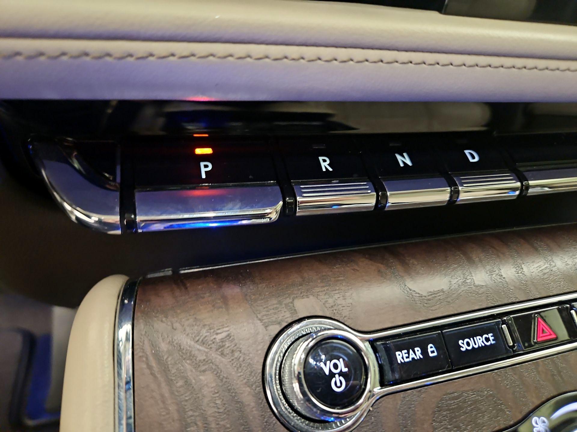 Thumbnail: 2020 Lincoln Aviator - 18