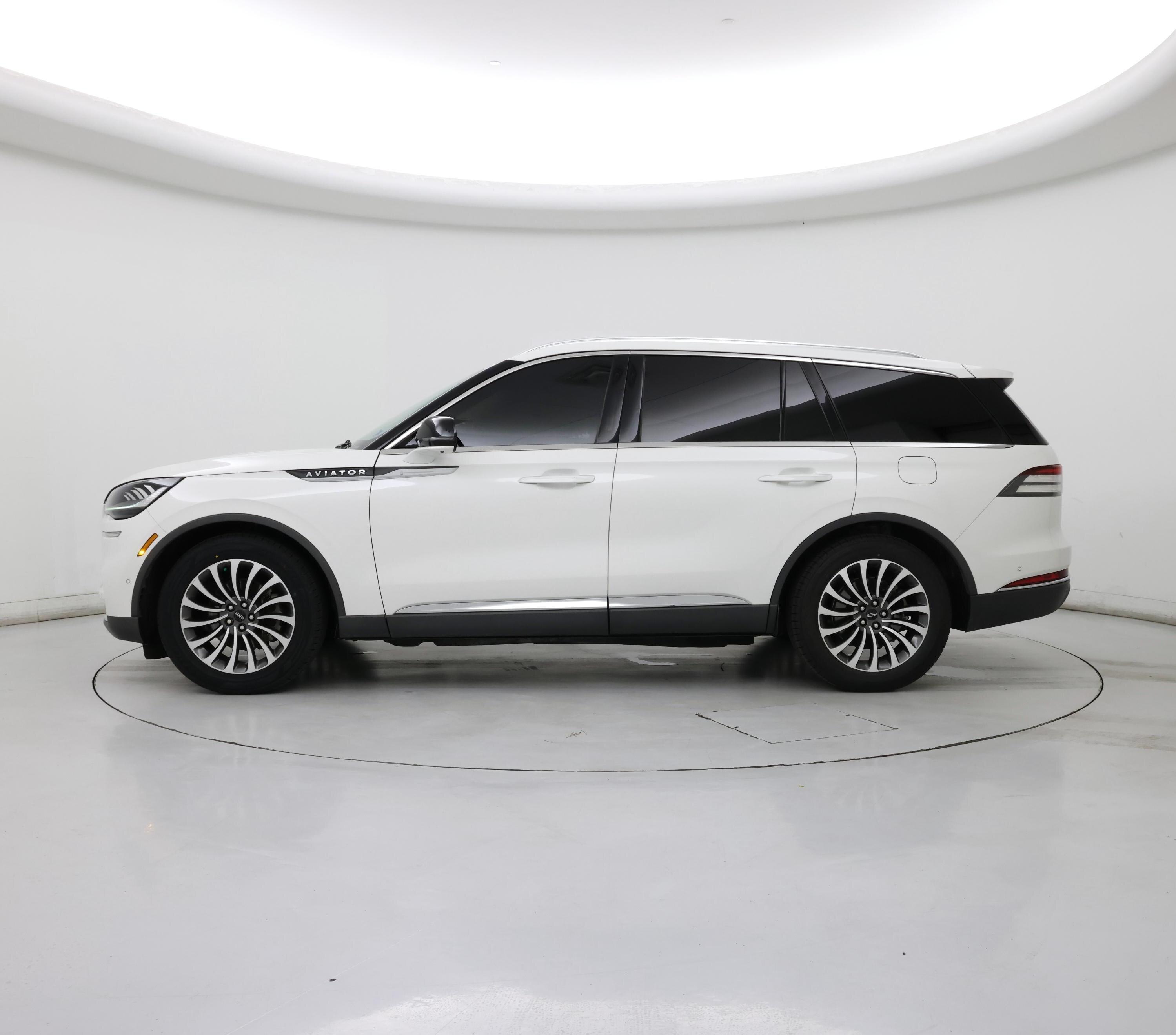 Thumbnail: 2020 Lincoln Aviator - 3