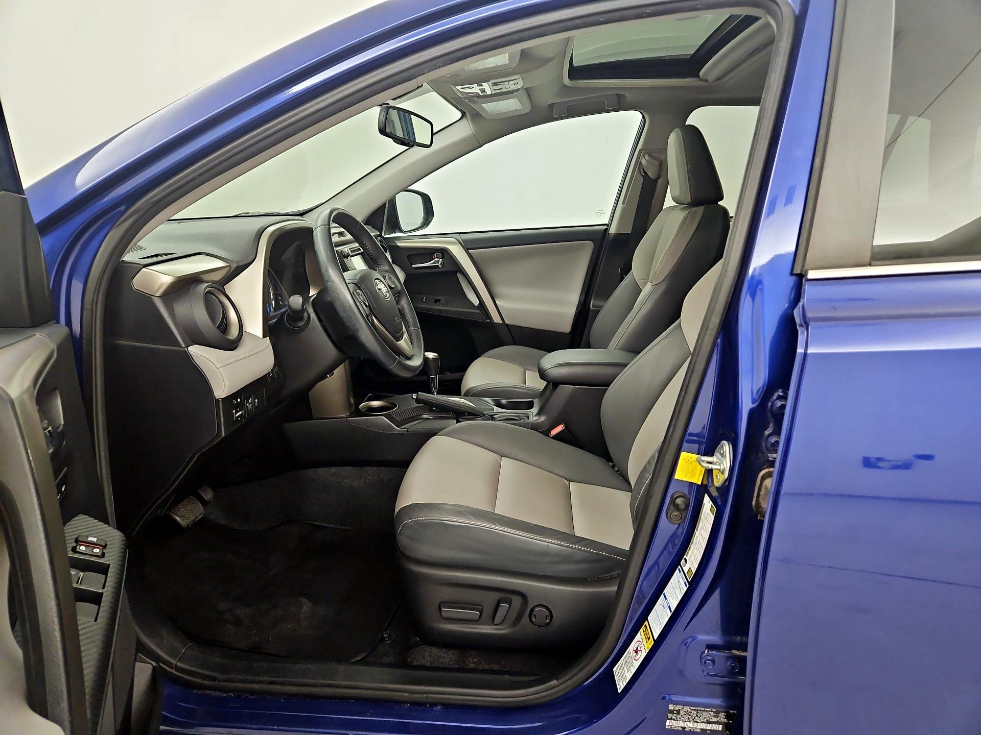 Thumbnail: 2015 Toyota RAV4 - 11