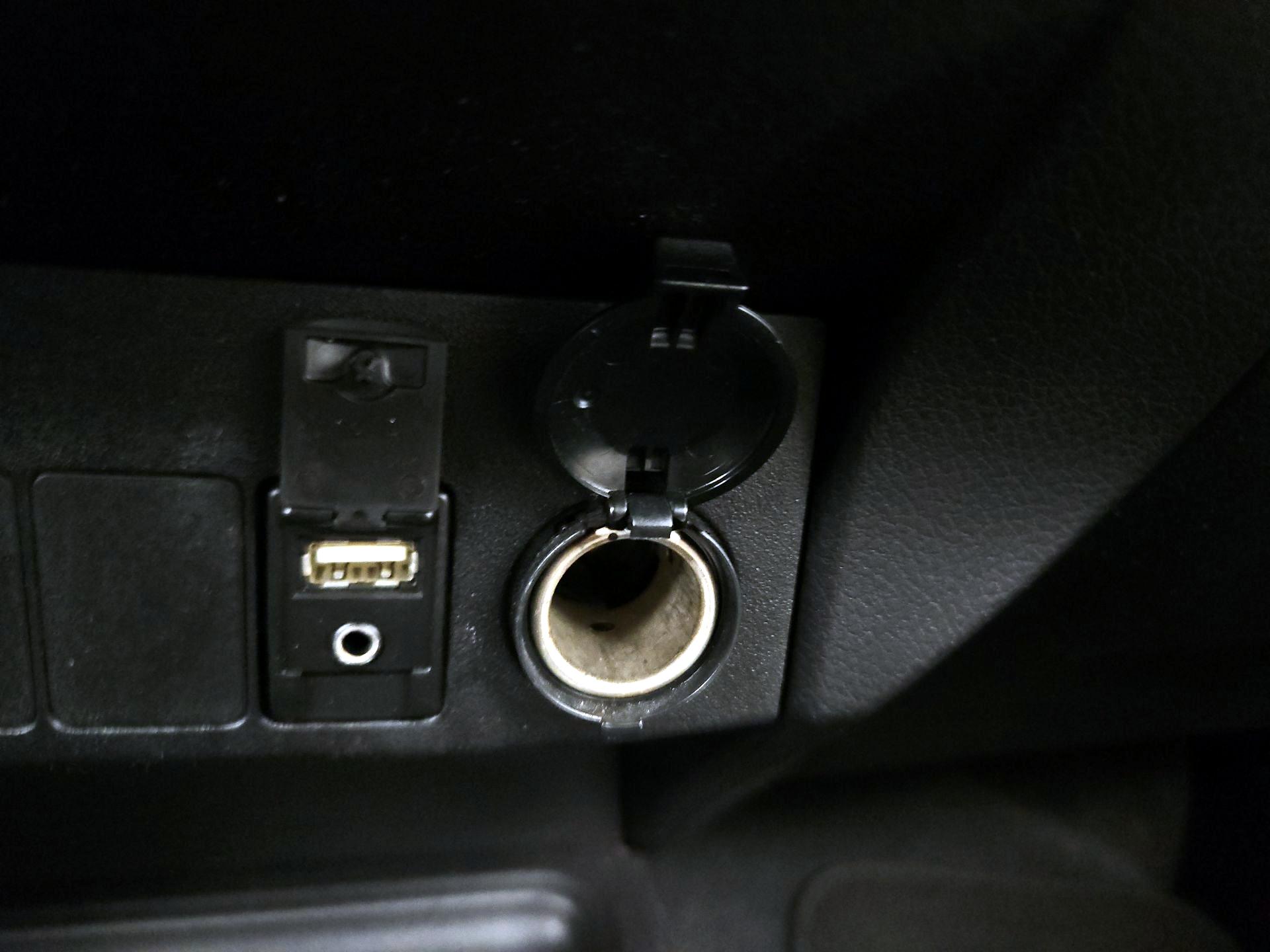 Thumbnail: 2015 Toyota RAV4 - 18