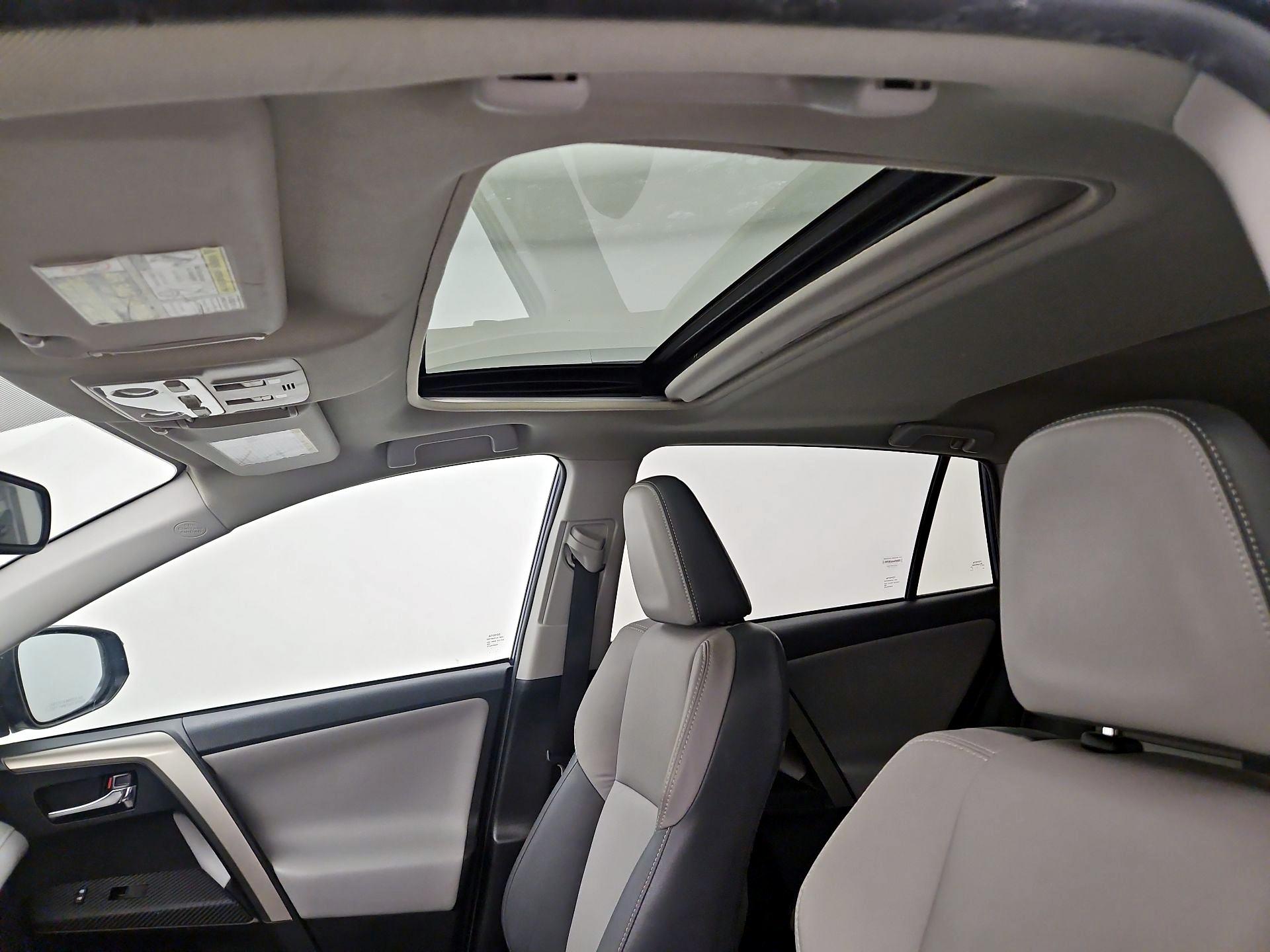 Thumbnail: 2015 Toyota RAV4 - 19