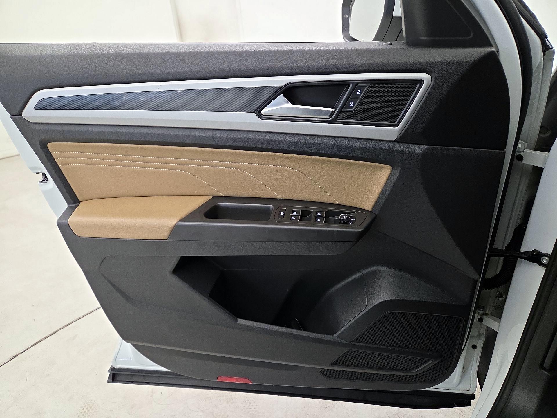 Thumbnail: 2022 Volkswagen Atlas - 12