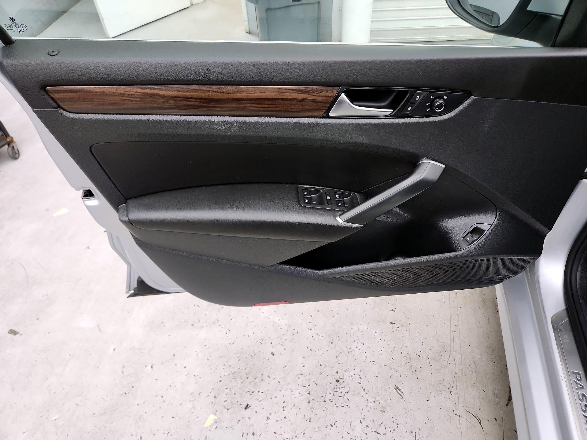 Thumbnail: 2020 Volkswagen Passat - 12